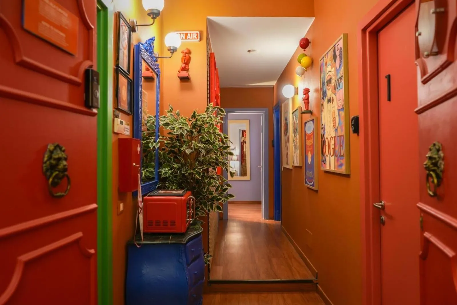 Lobby or reception in BOBOTEL Rooms in City Center