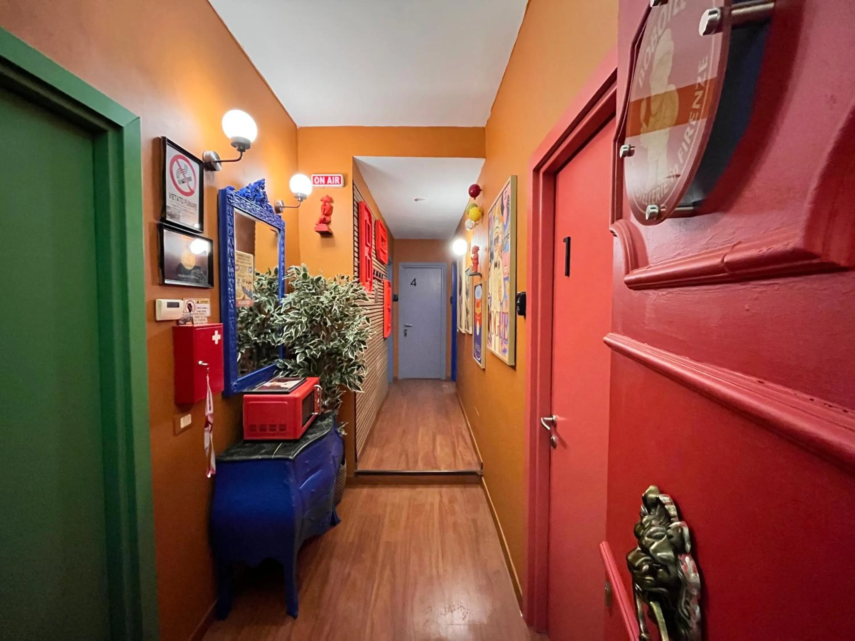 Lobby or reception in BOBOTEL ROOMS City Center