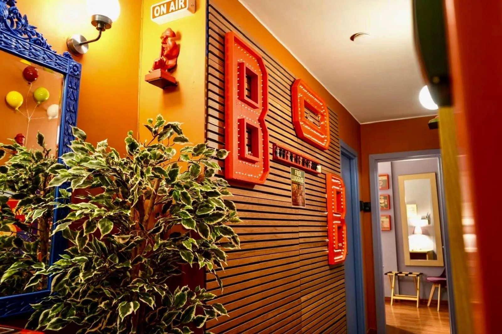 Lobby or reception in BOBOTEL Rooms in City Center