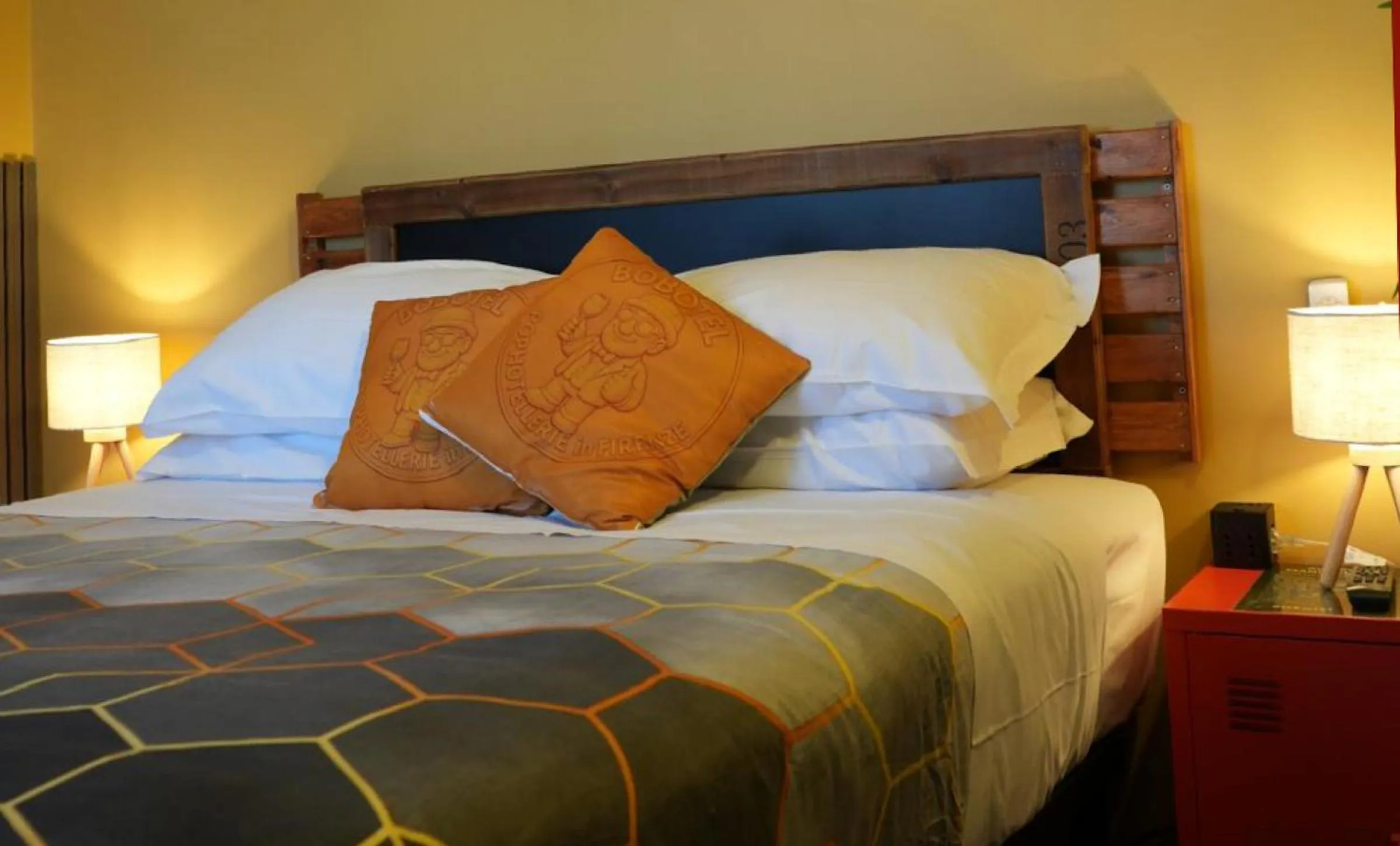 Bedroom, Bed in BOBOTEL Rooms in City Center