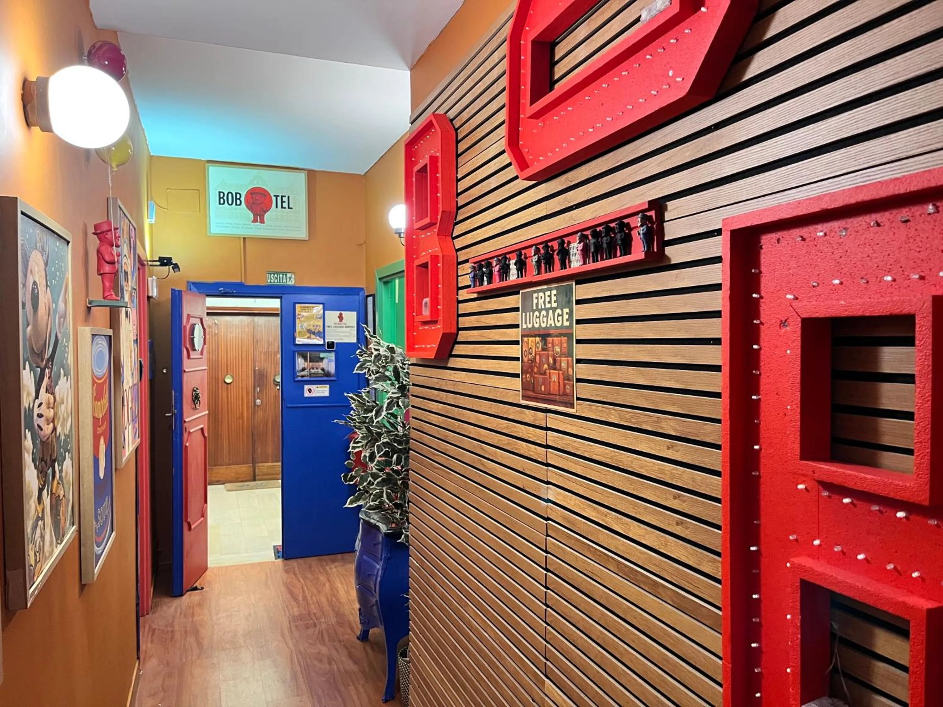 Lobby or reception in BOBOTEL ROOMS City Center