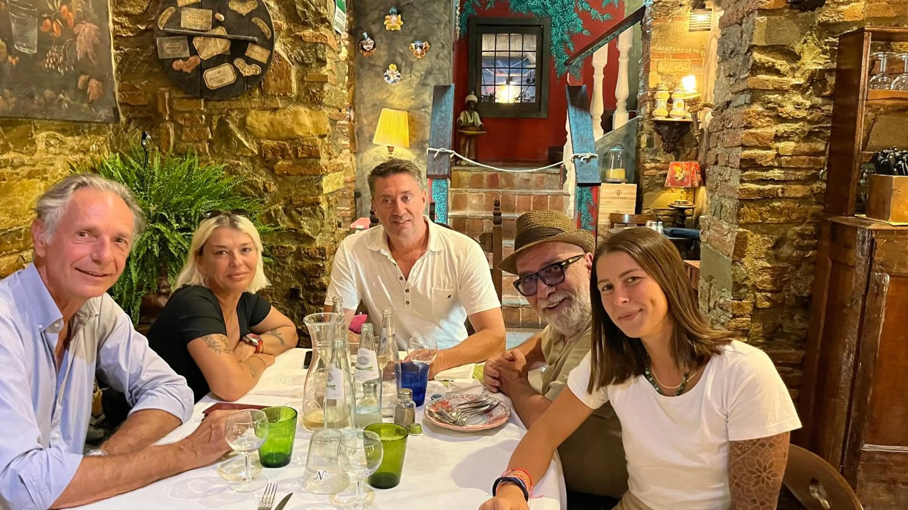 People in BOBOTEL Rooms in City Center