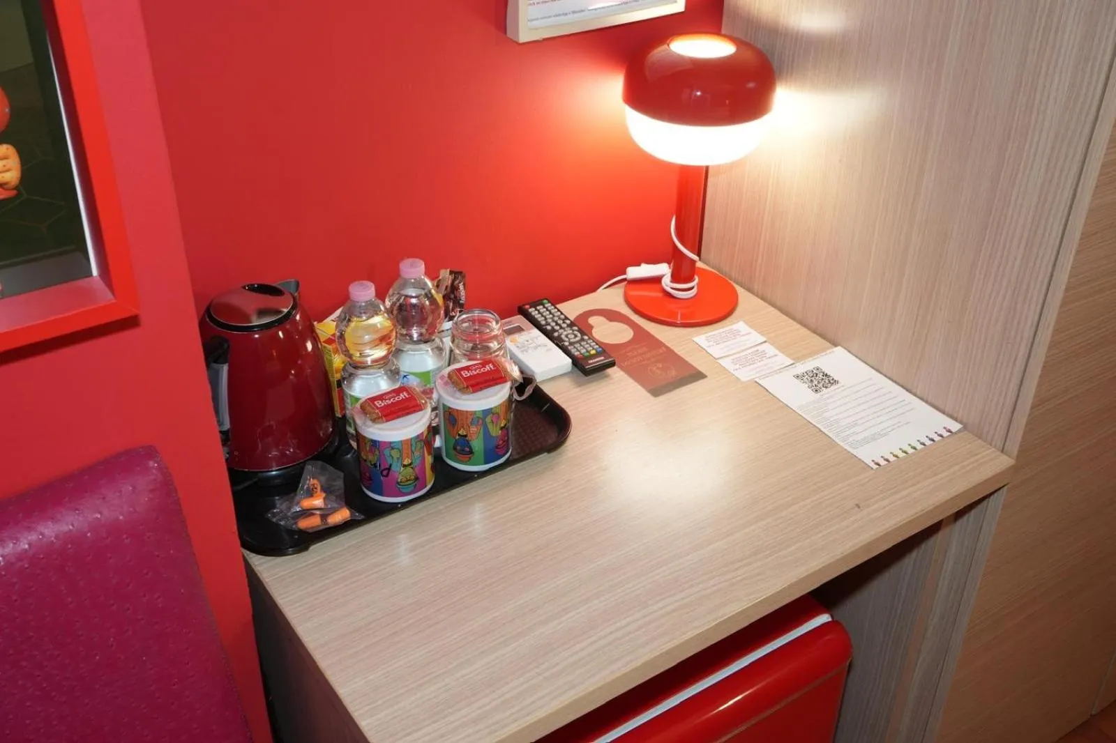 Coffee/tea facilities in BOBOTEL Rooms in City Center