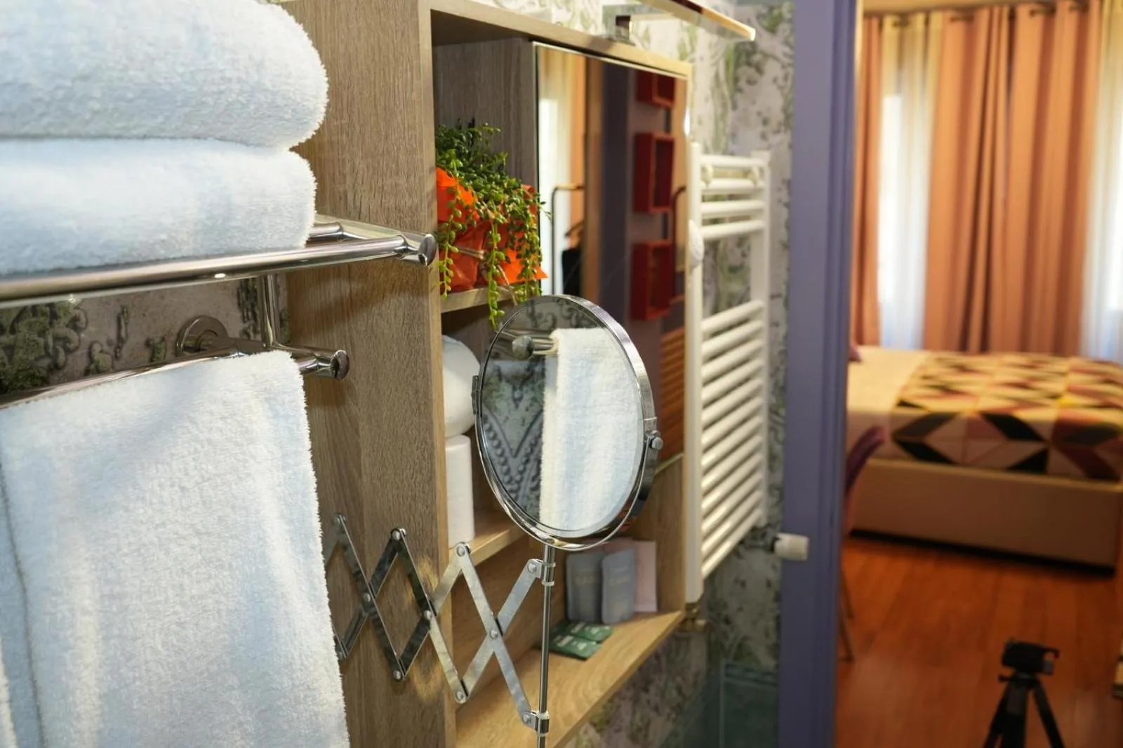 Bathroom, Bed in BOBOTEL Rooms in City Center