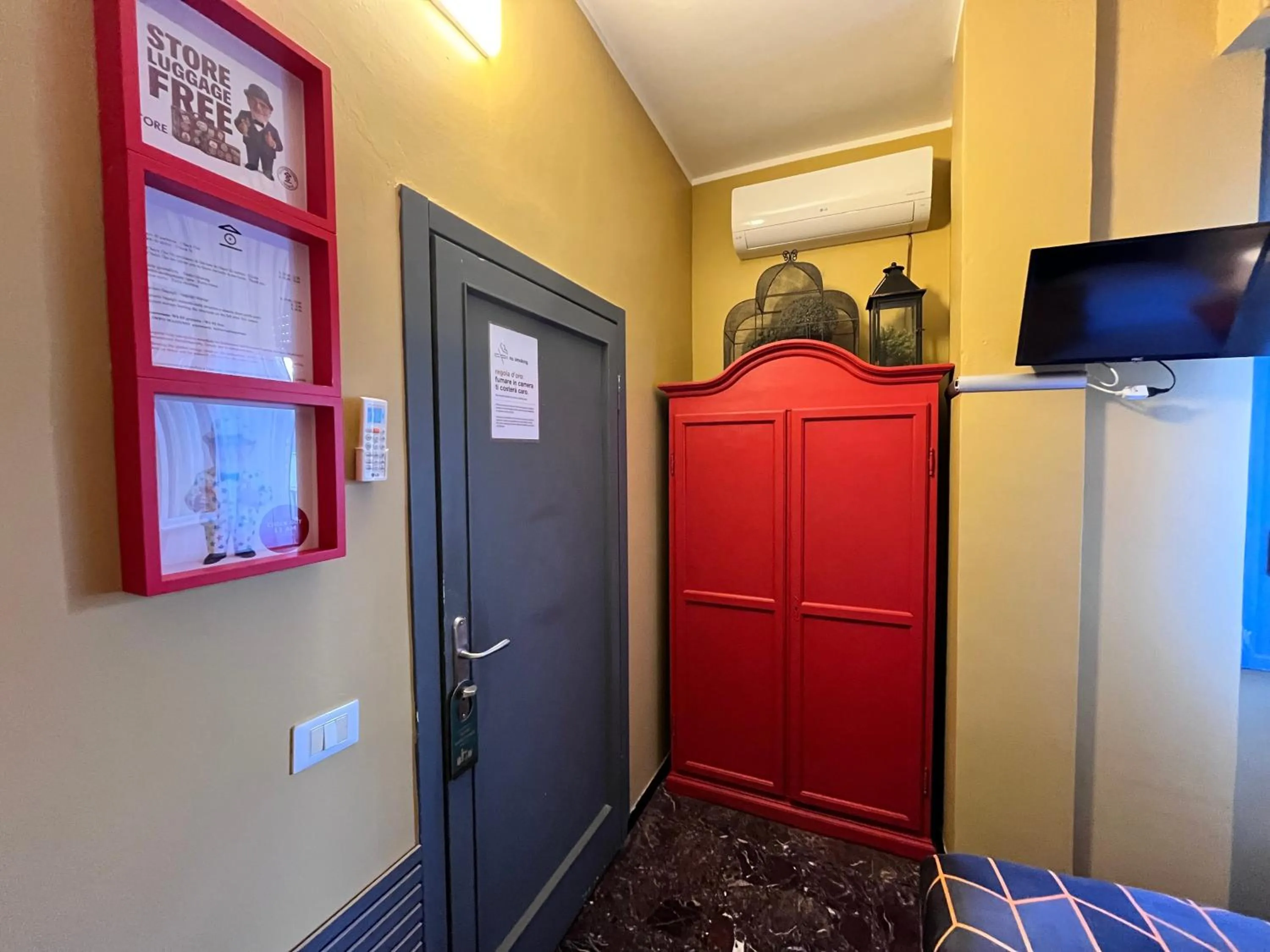 TV and multimedia in BOBOTEL ROOMS City Center