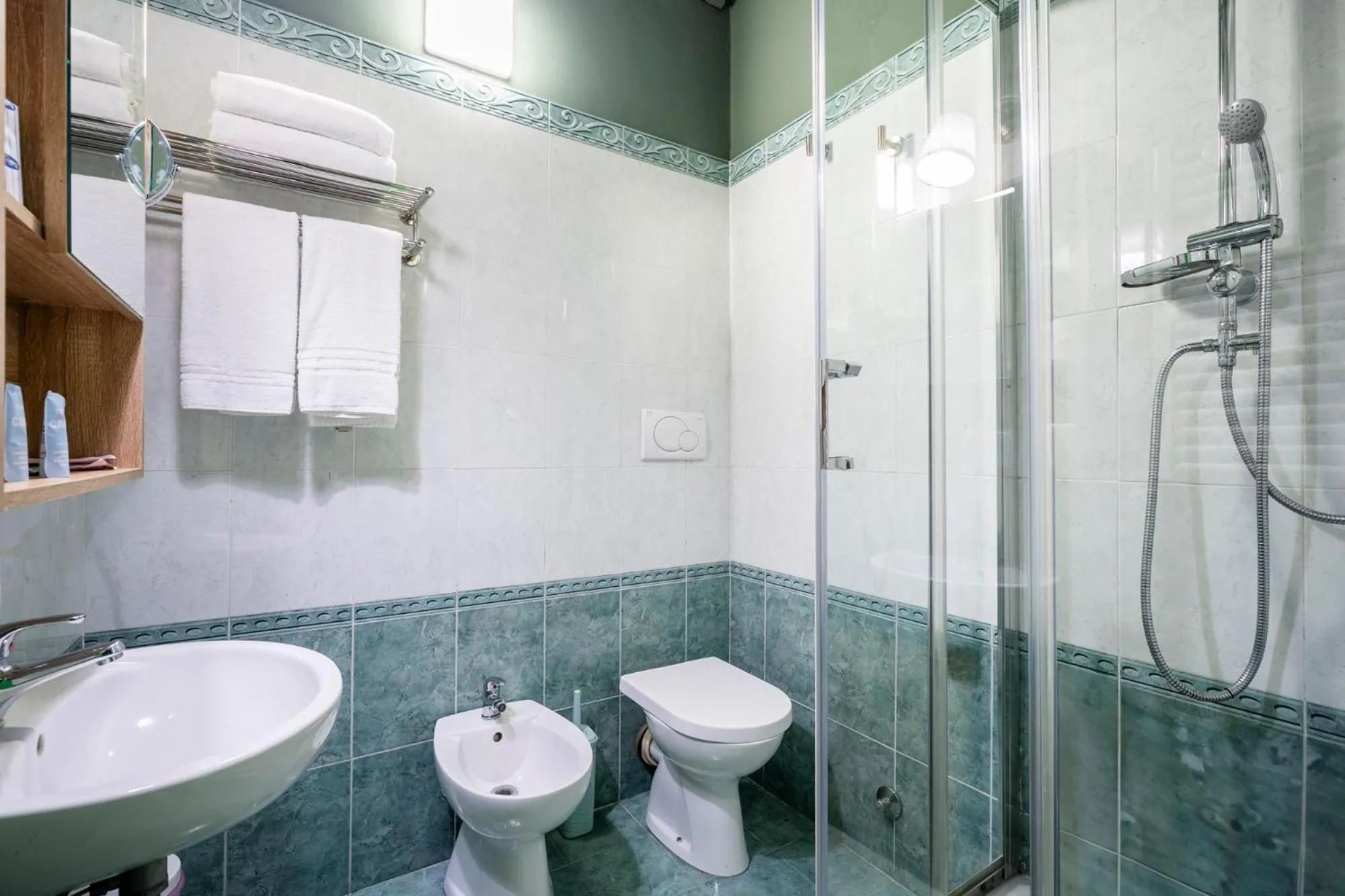 Shower in BOBOTEL ROOMS City Center