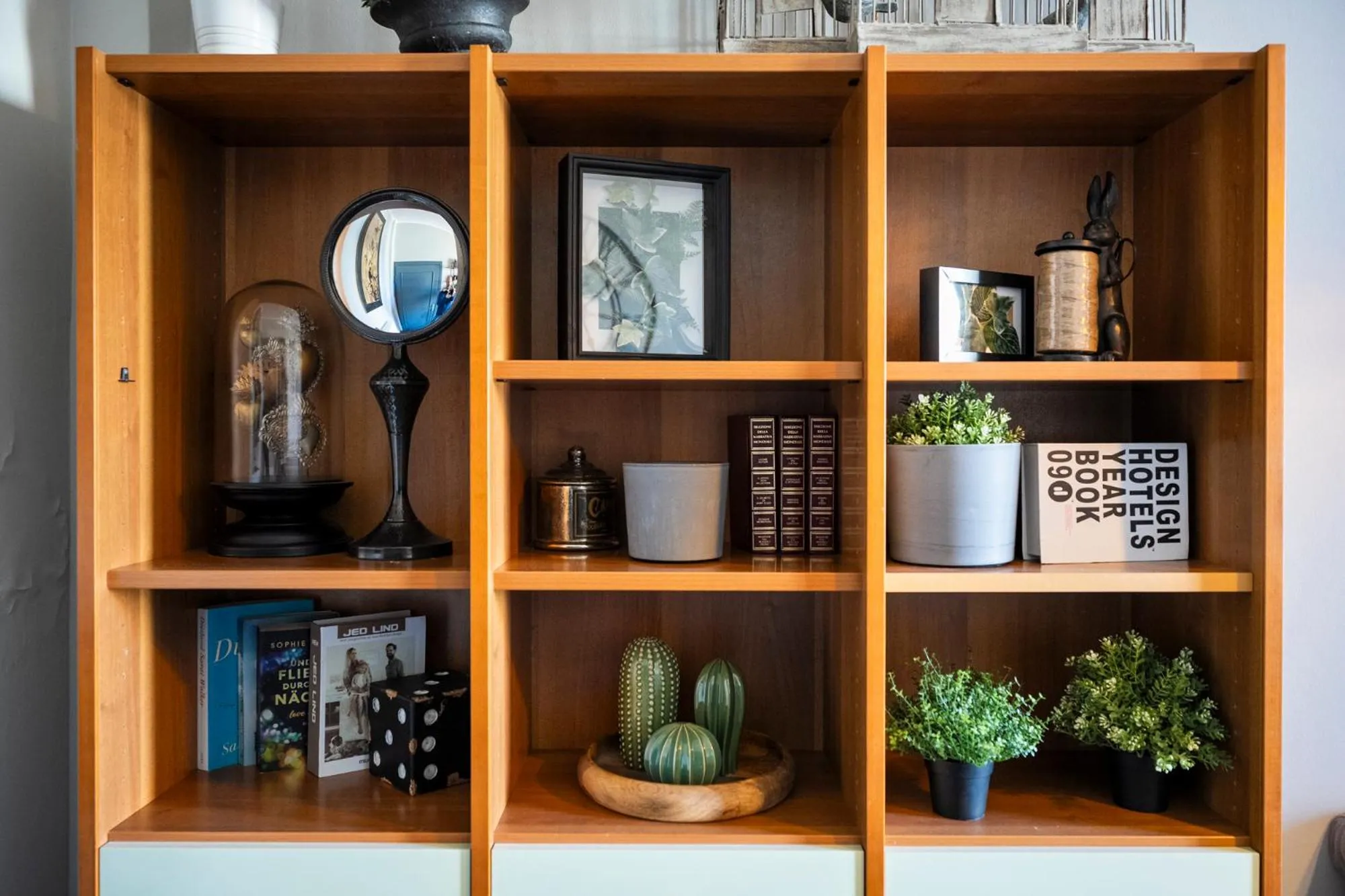 Library in BOBOTEL ROOMS City Center