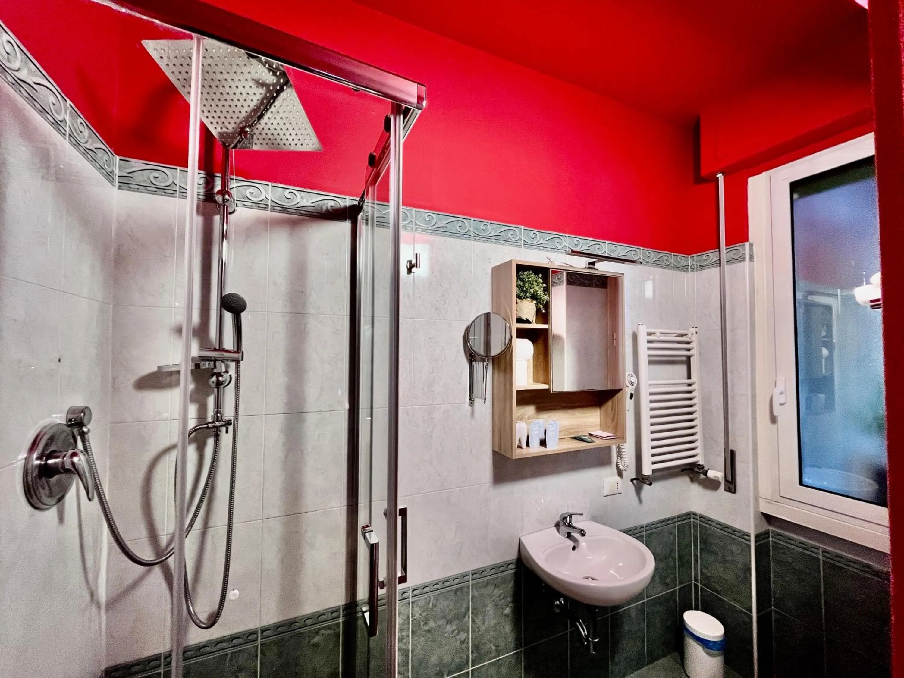 Shower in BOBOTEL ROOMS City Center