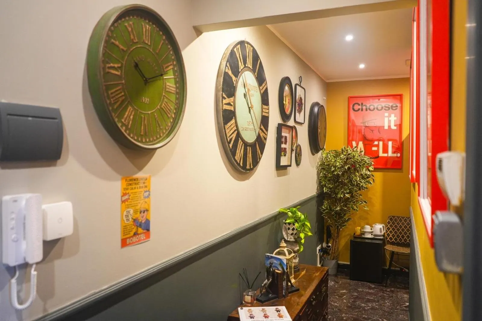 Lobby or reception in BOBOTEL Rooms in City Center