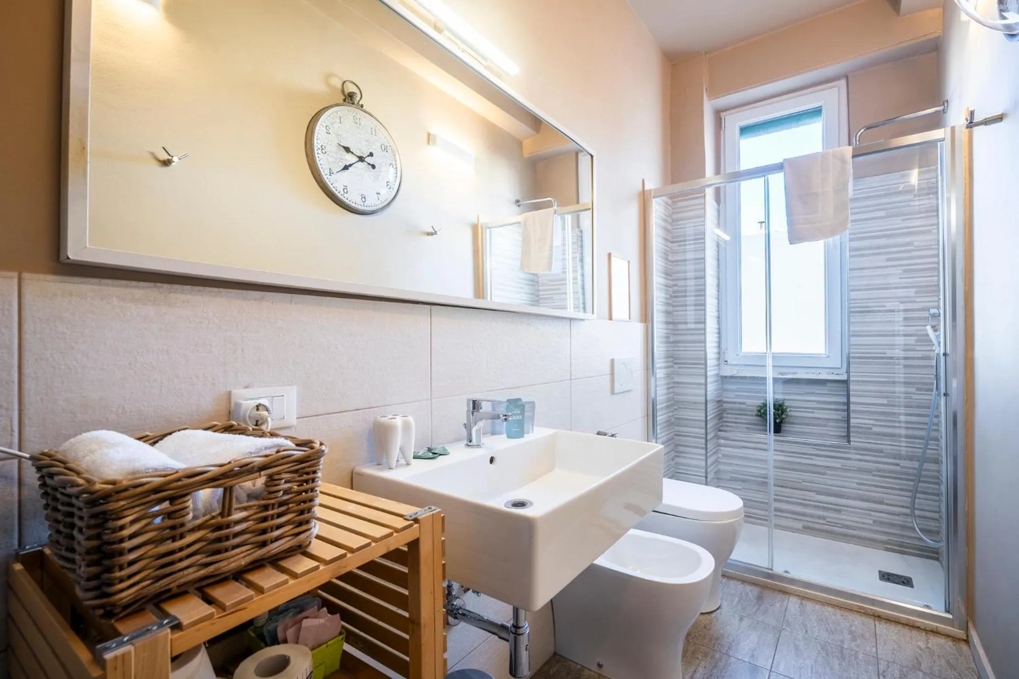 Shower in BOBOTEL ROOMS City Center