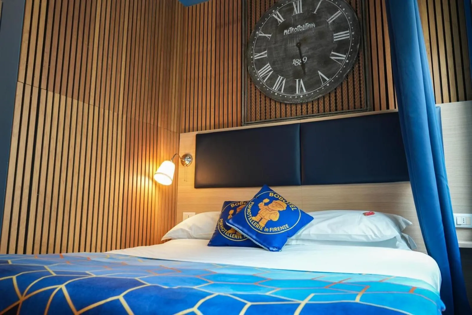 Bed in BOBOTEL Rooms in City Center