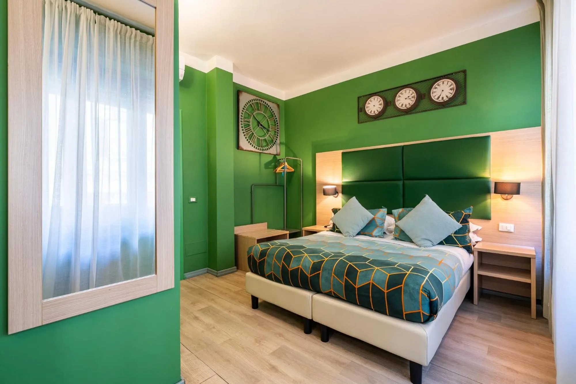 Deluxe Room in BOBOTEL ROOMS City Center