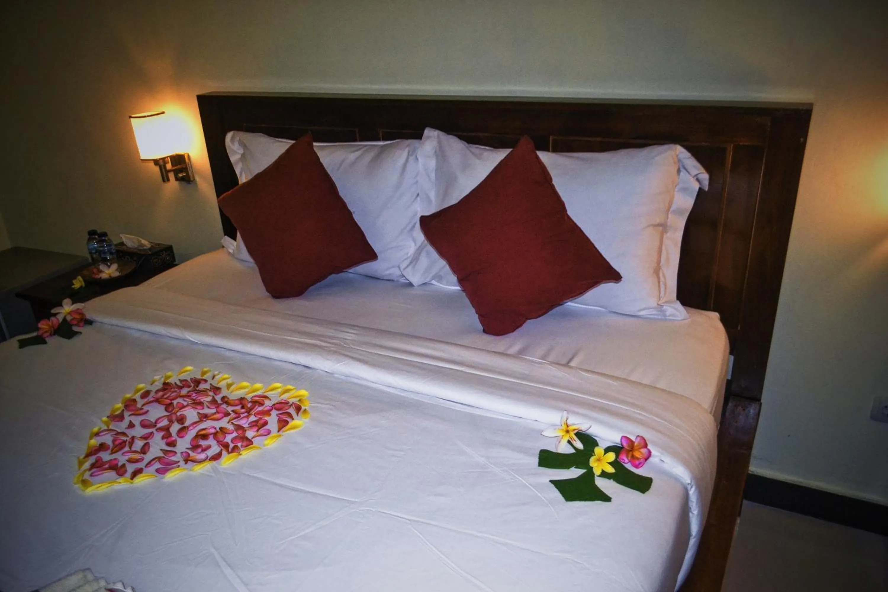 Bed in Cave Beach Bungalow