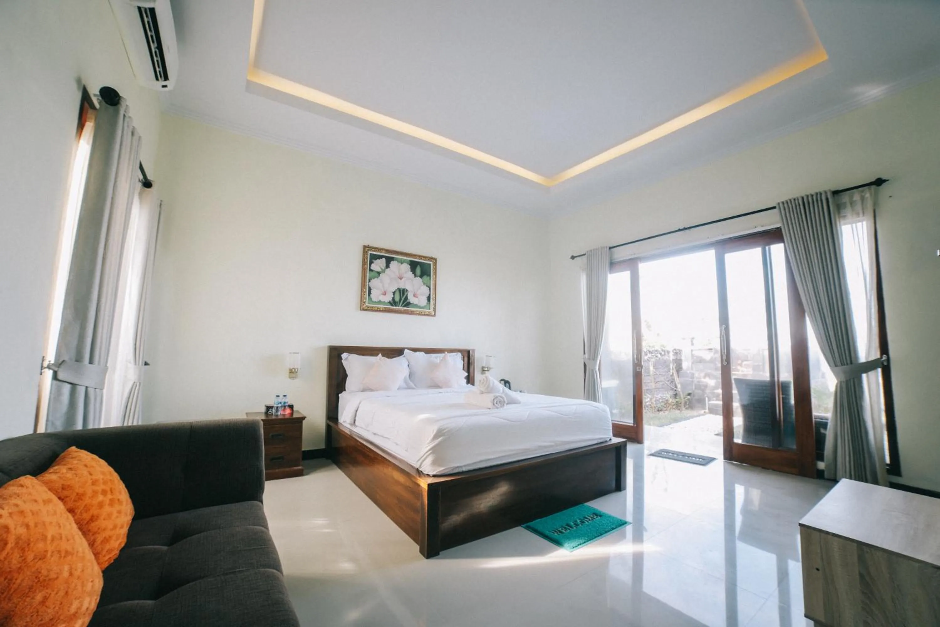 Photo of the whole room, Bed in Cave Beach Bungalow