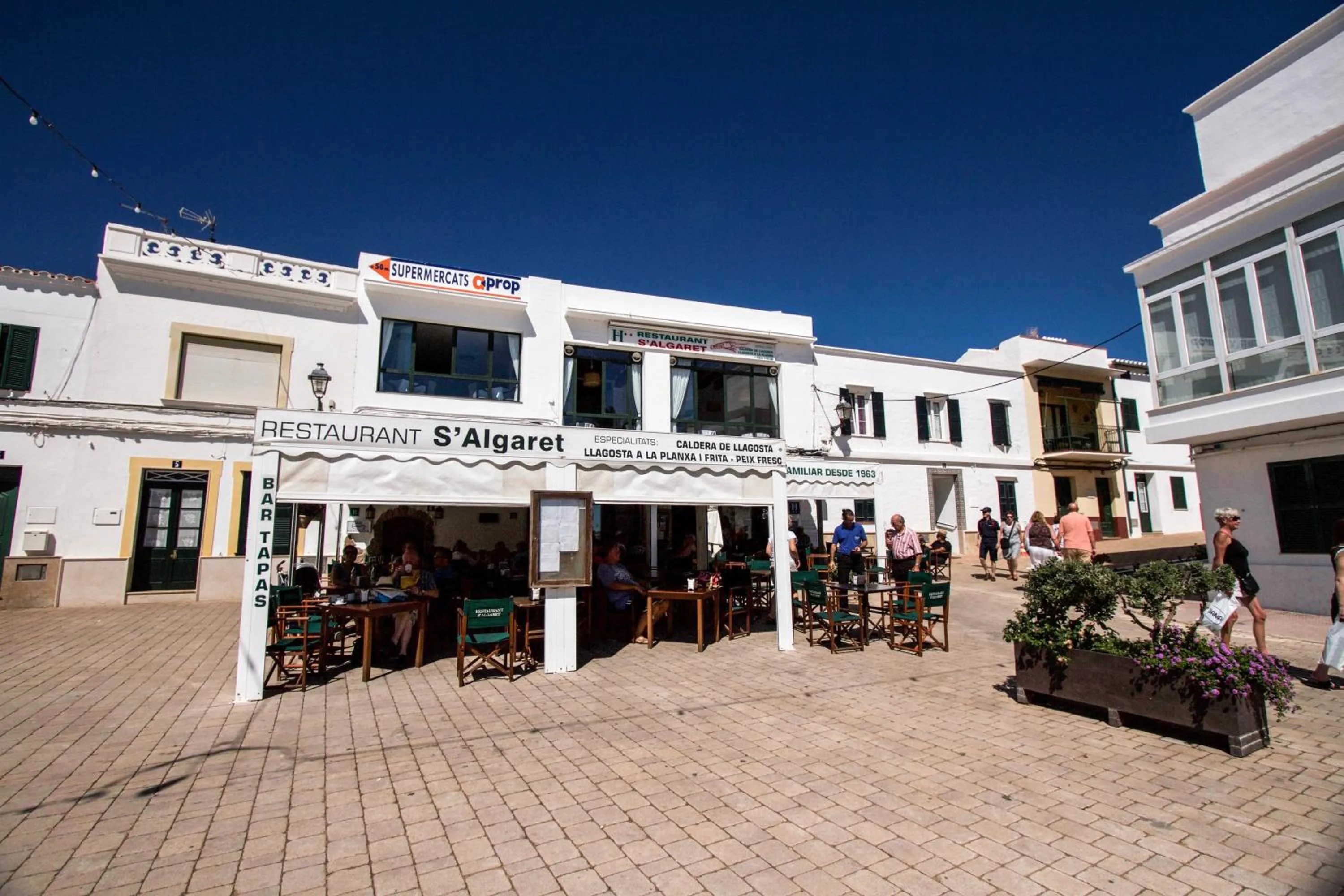 Facade/entrance in Hostal S'Algaret