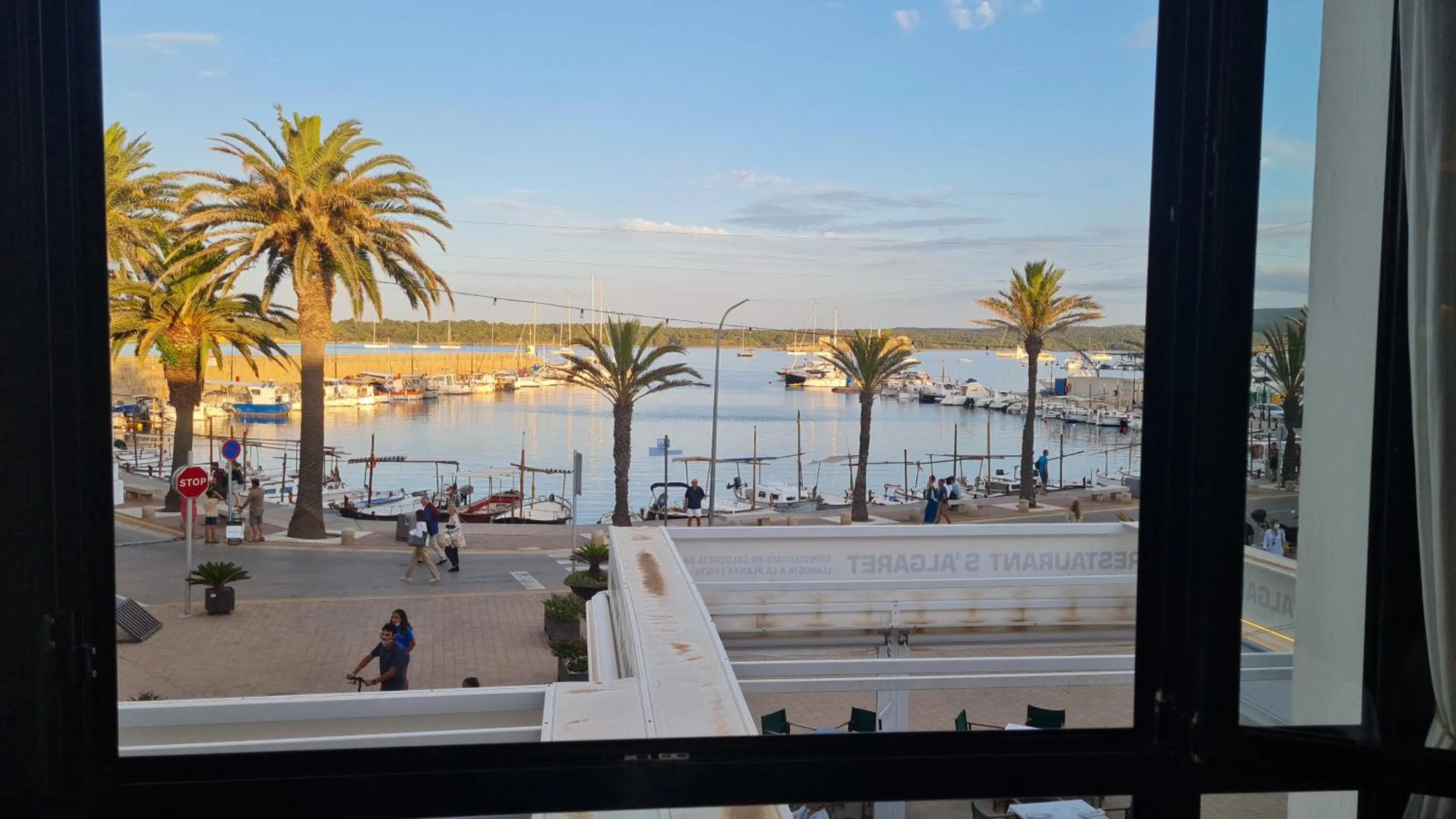 Restaurant/places to eat in Hostal S'Algaret