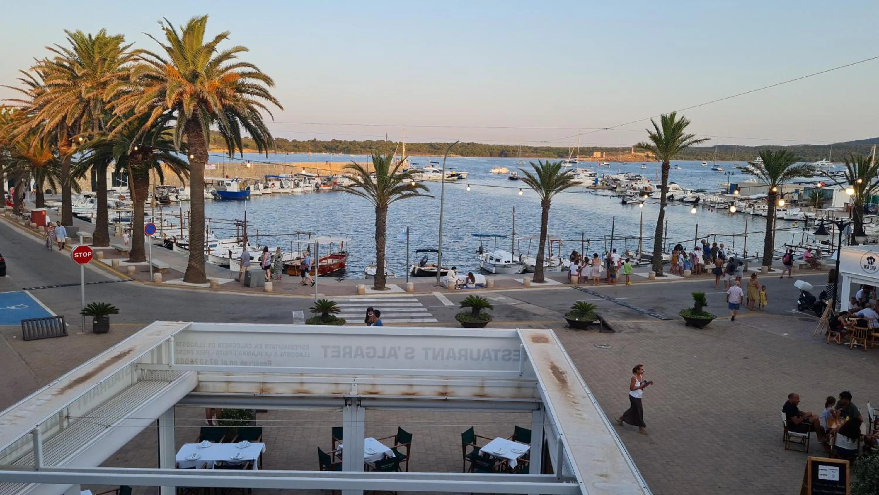 Restaurant/places to eat in Hostal S'Algaret