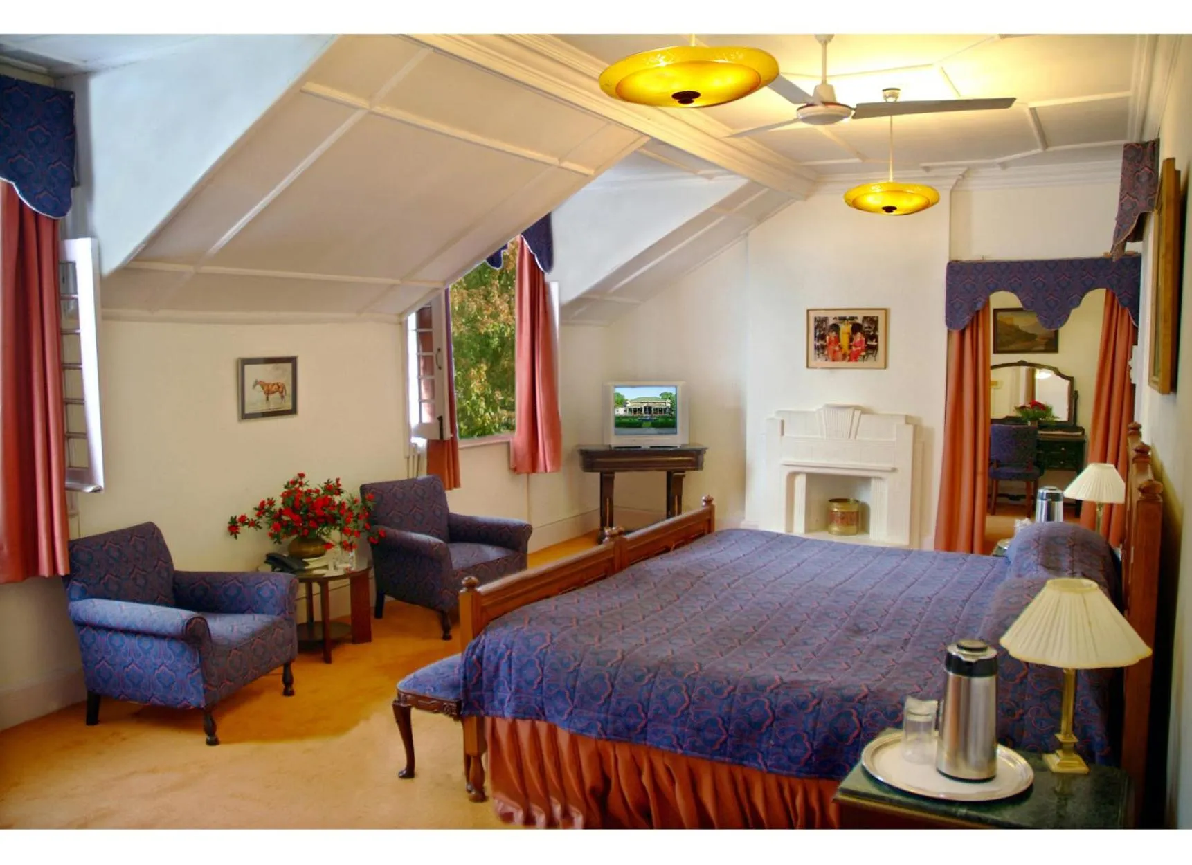 Bed in WelcomHeritage Taragarh Palace