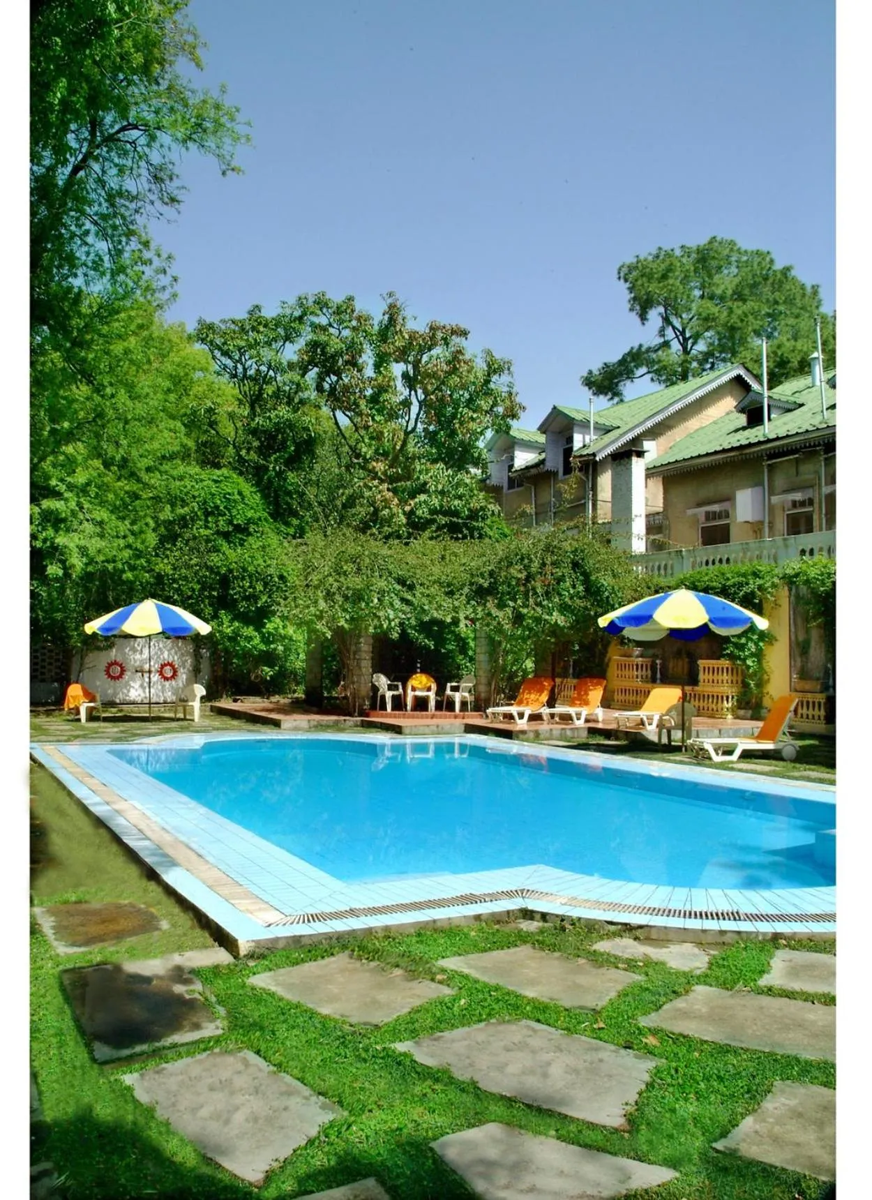Swimming pool in WelcomHeritage Taragarh Palace