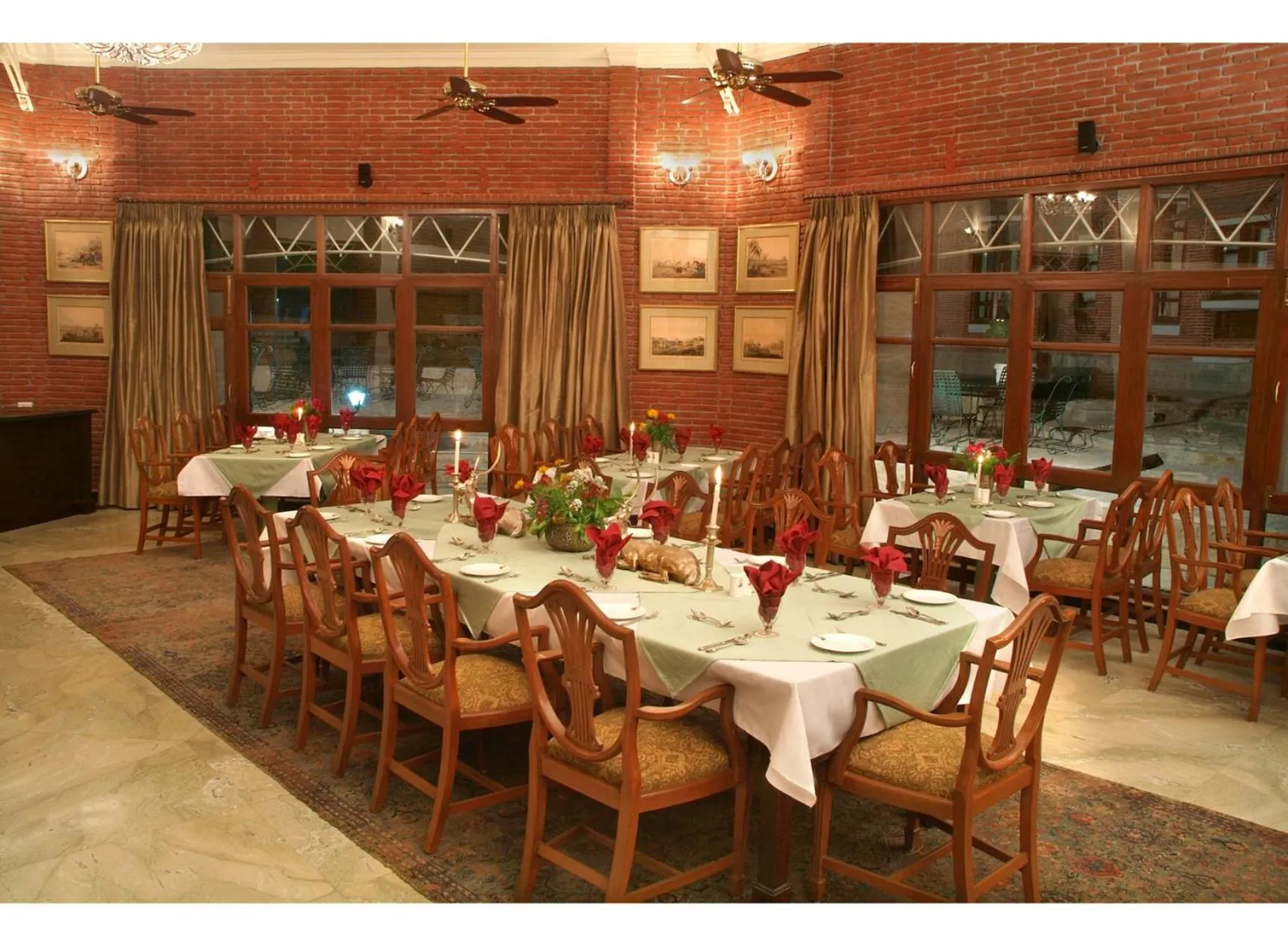 Restaurant/places to eat in WelcomHeritage Taragarh Palace