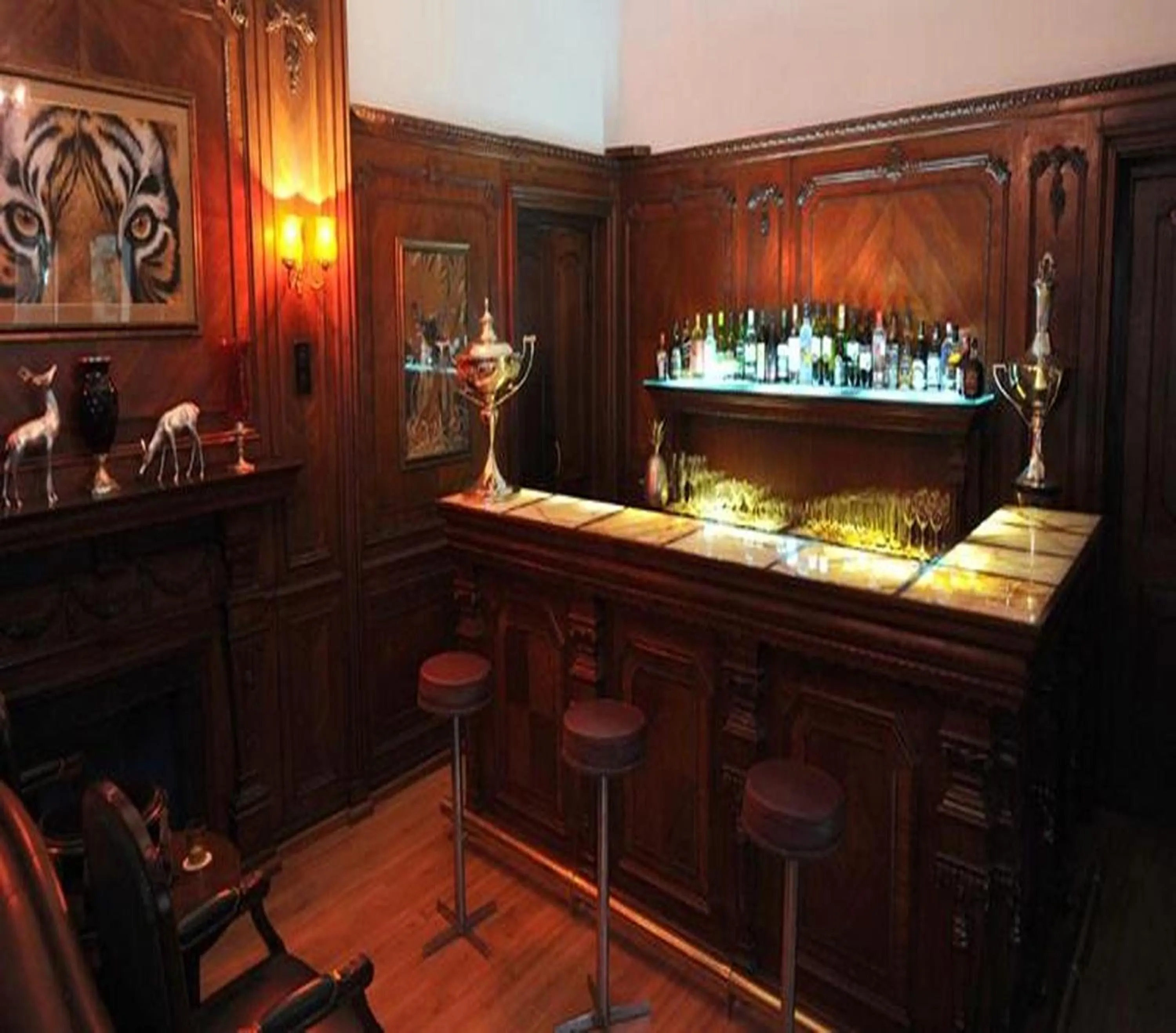 Lounge or bar in WelcomHeritage Taragarh Palace