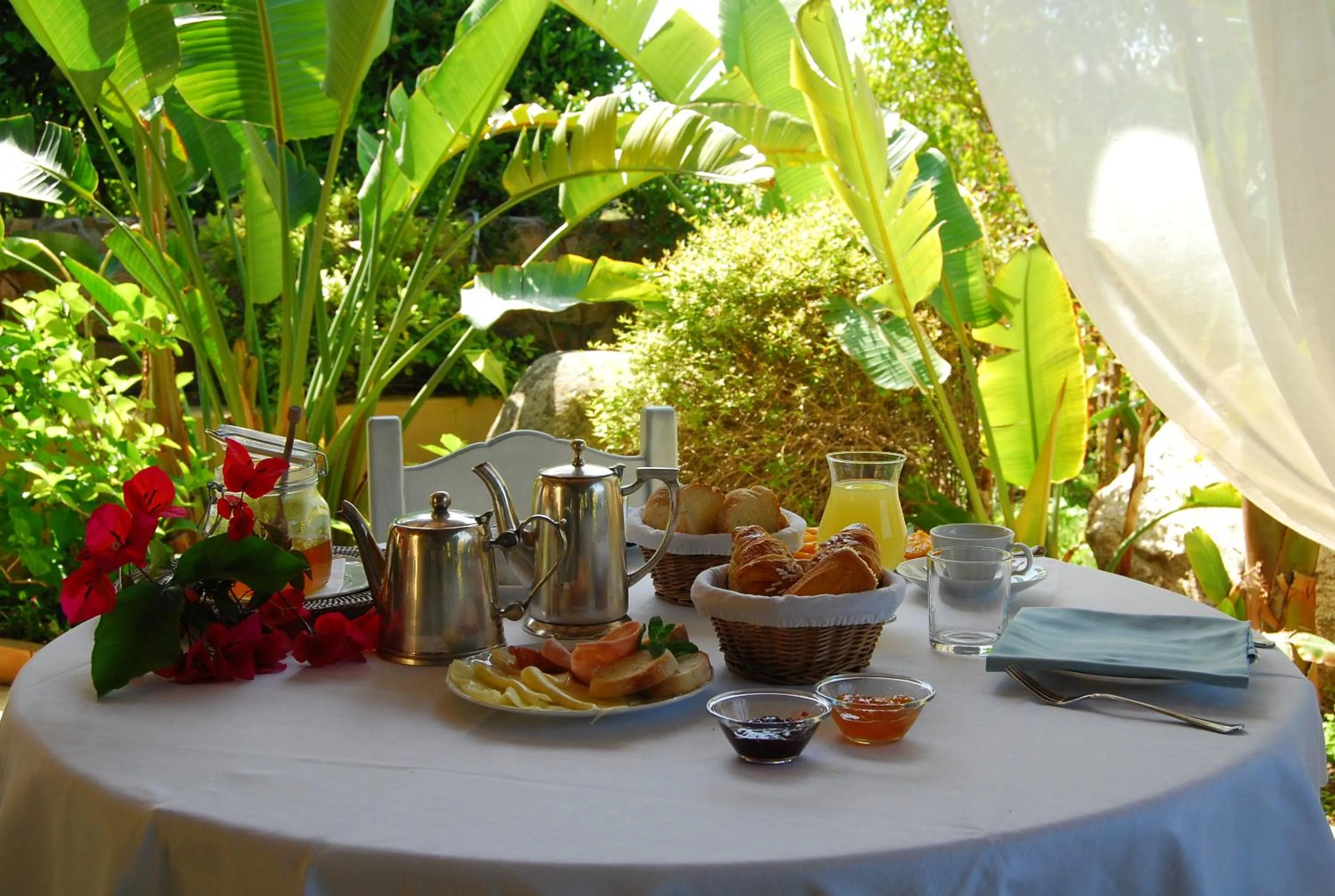 Restaurant/places to eat in Boutique Hotel Su Sergenti