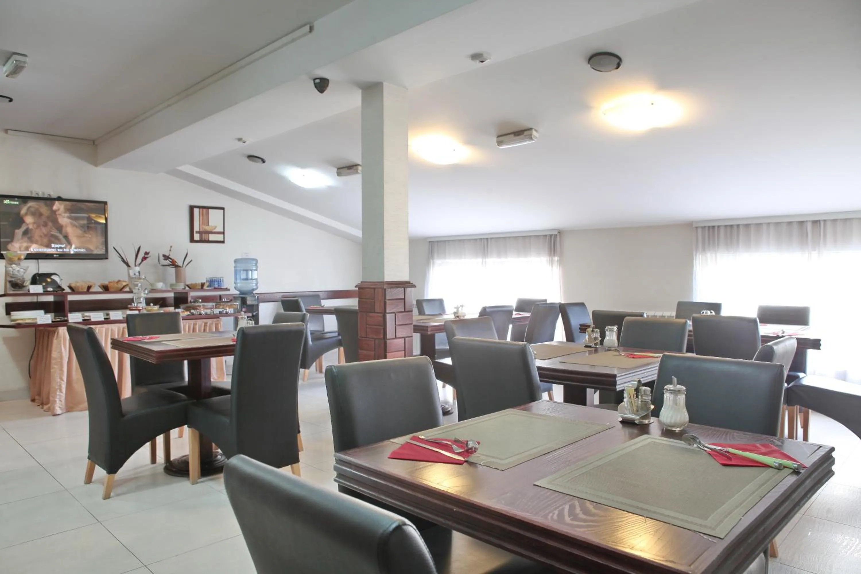 Restaurant/places to eat in Happy Star Club