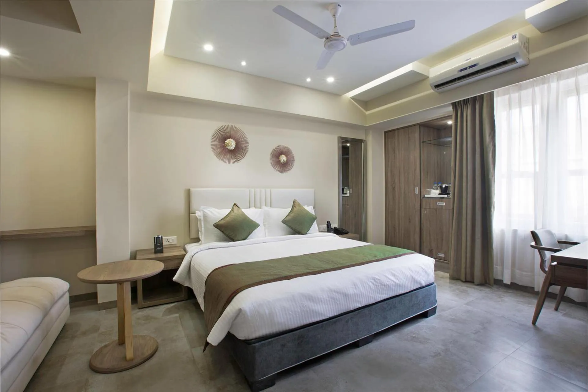 Bed in Floressa Randa Business Hotel