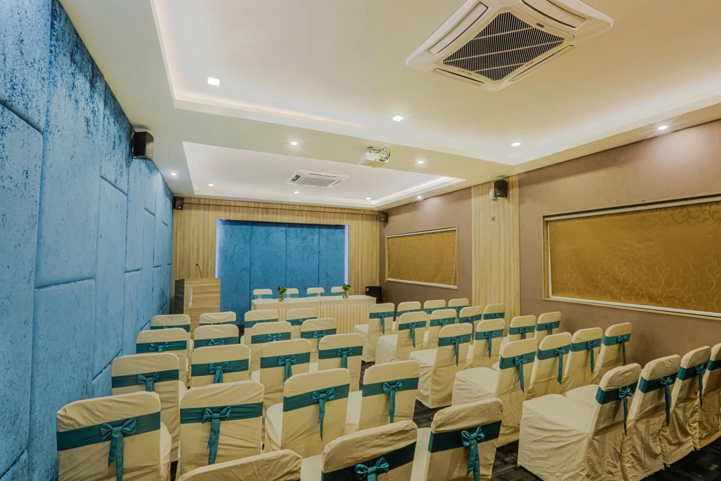 Meeting/conference room in Floressa Randa Business Hotel