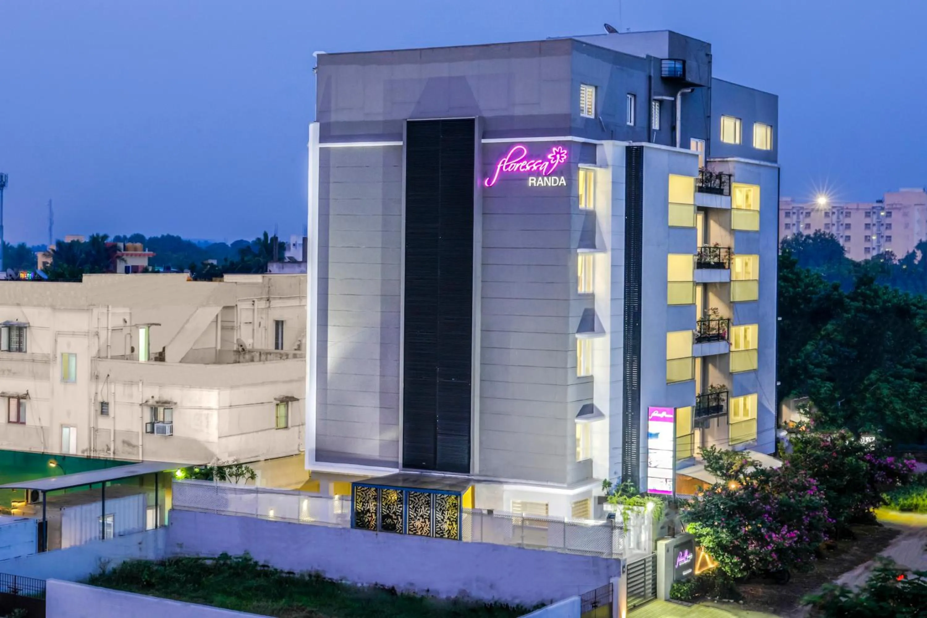 Property building in Floressa Randa Business Hotel