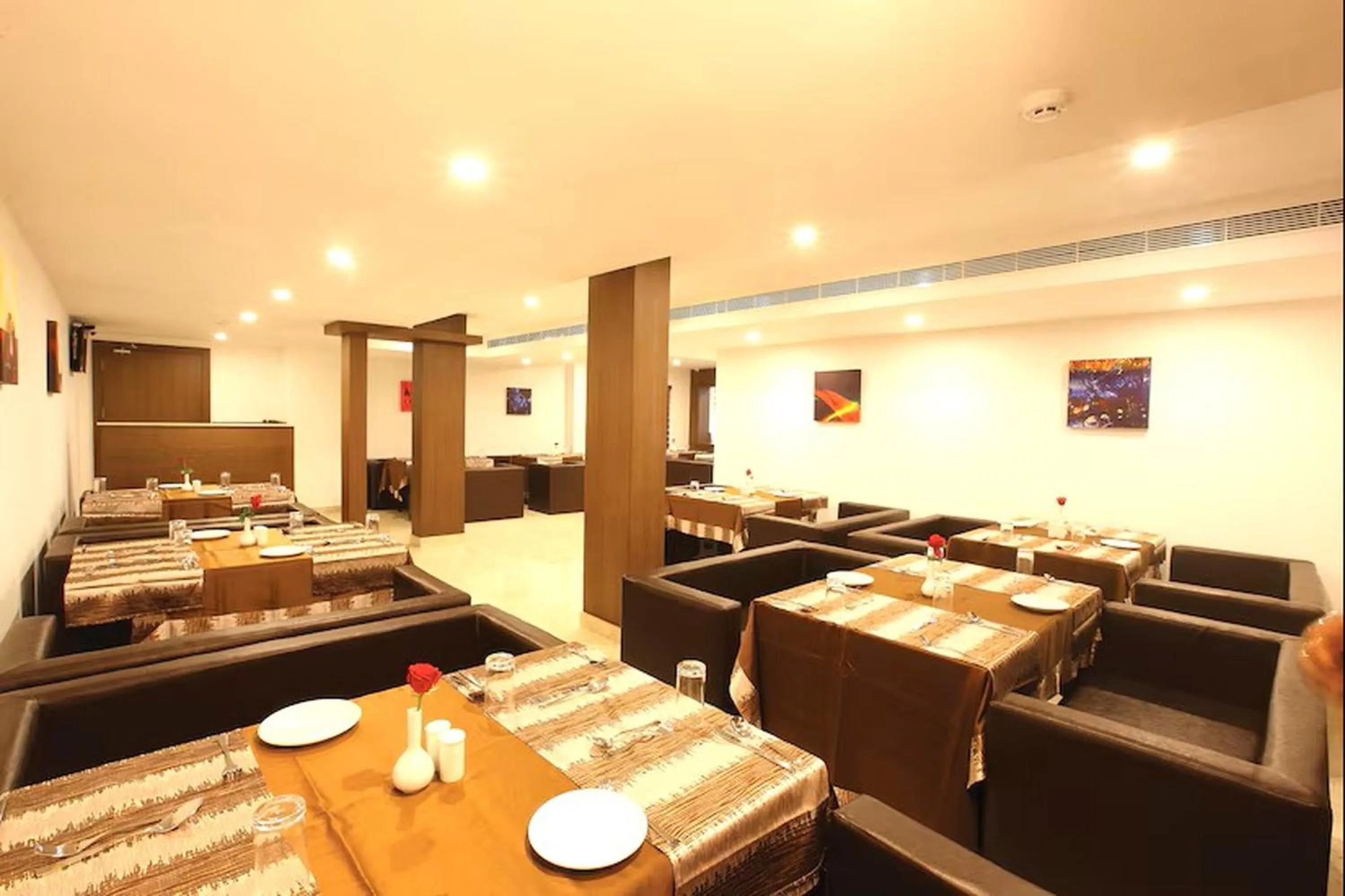 Restaurant/places to eat in Hotel Park Residency Kozhencherry