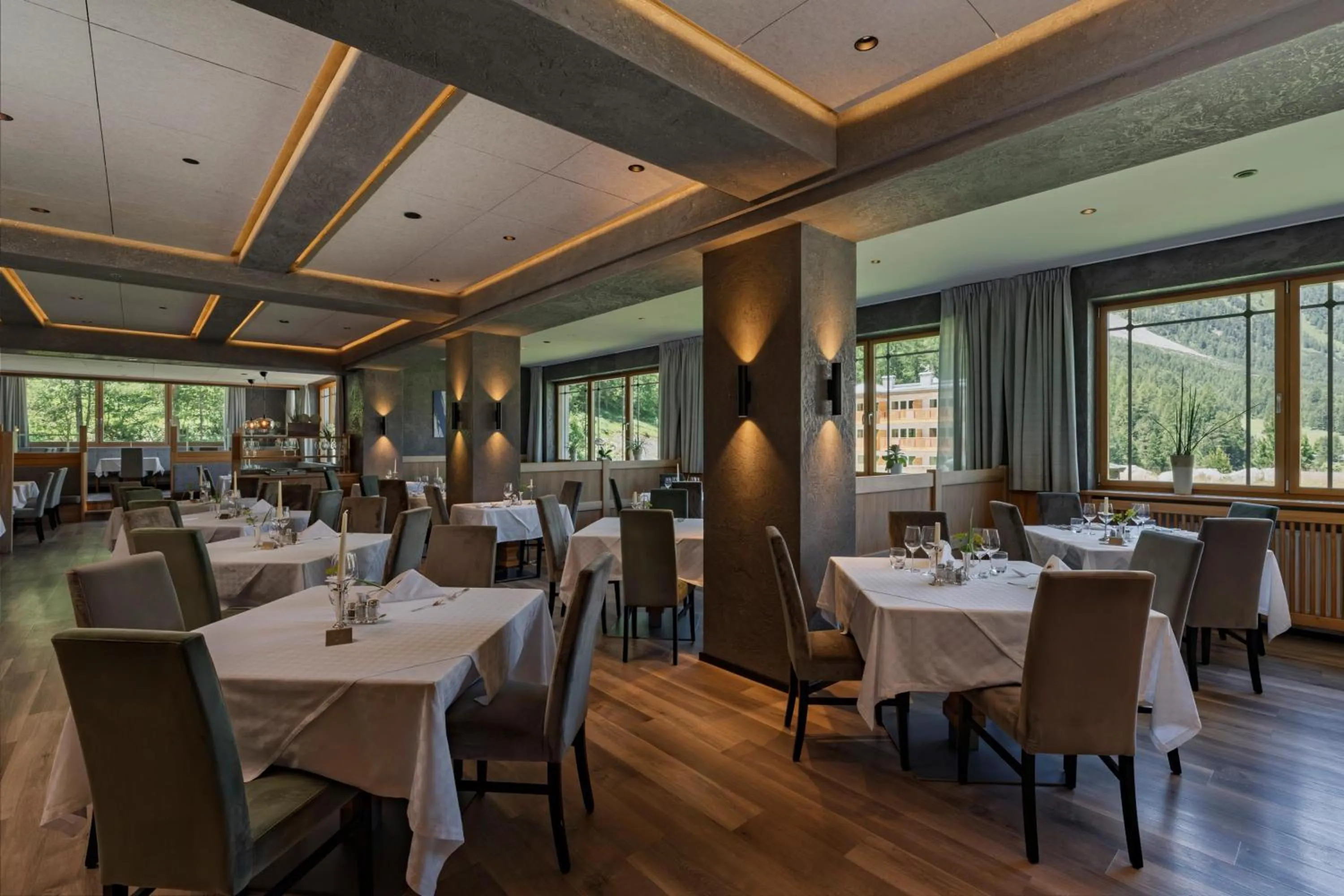 Restaurant/places to eat in Hotel Eller