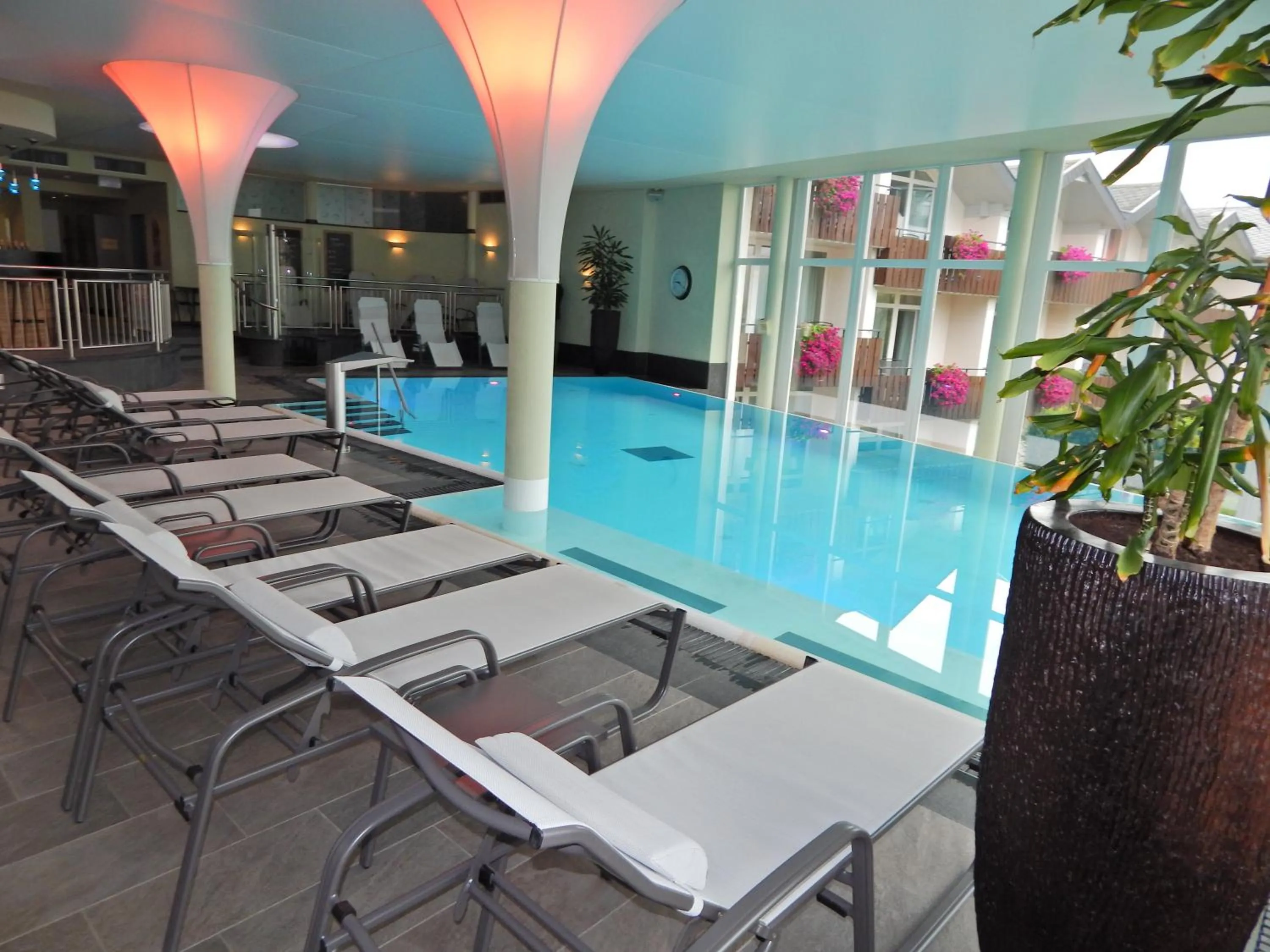 Swimming pool in Moselstern Parkhotel Krähennest