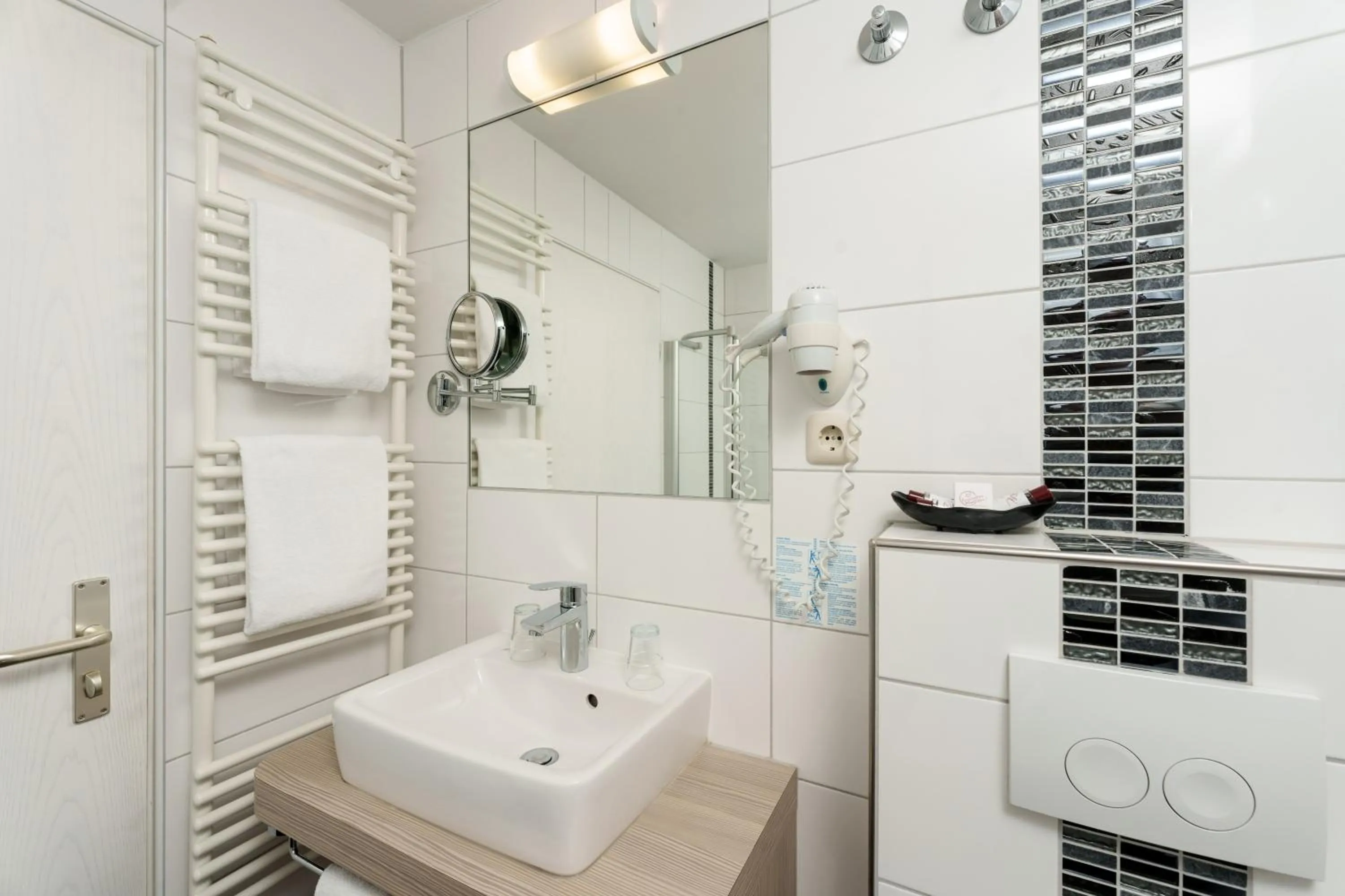 Bathroom in Moselstern Hotel Brixiade &Triton