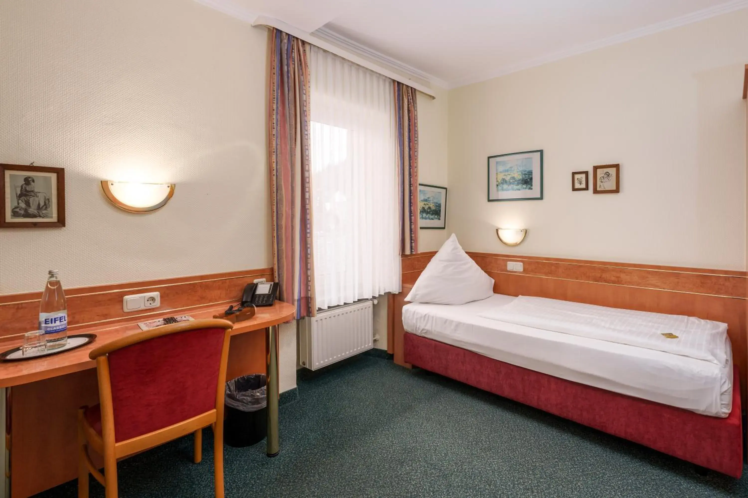 Standard Single Room in Moselstern Hotel Brixiade &Triton Standard Single Room in Moselstern Hotel Brixiade &Triton