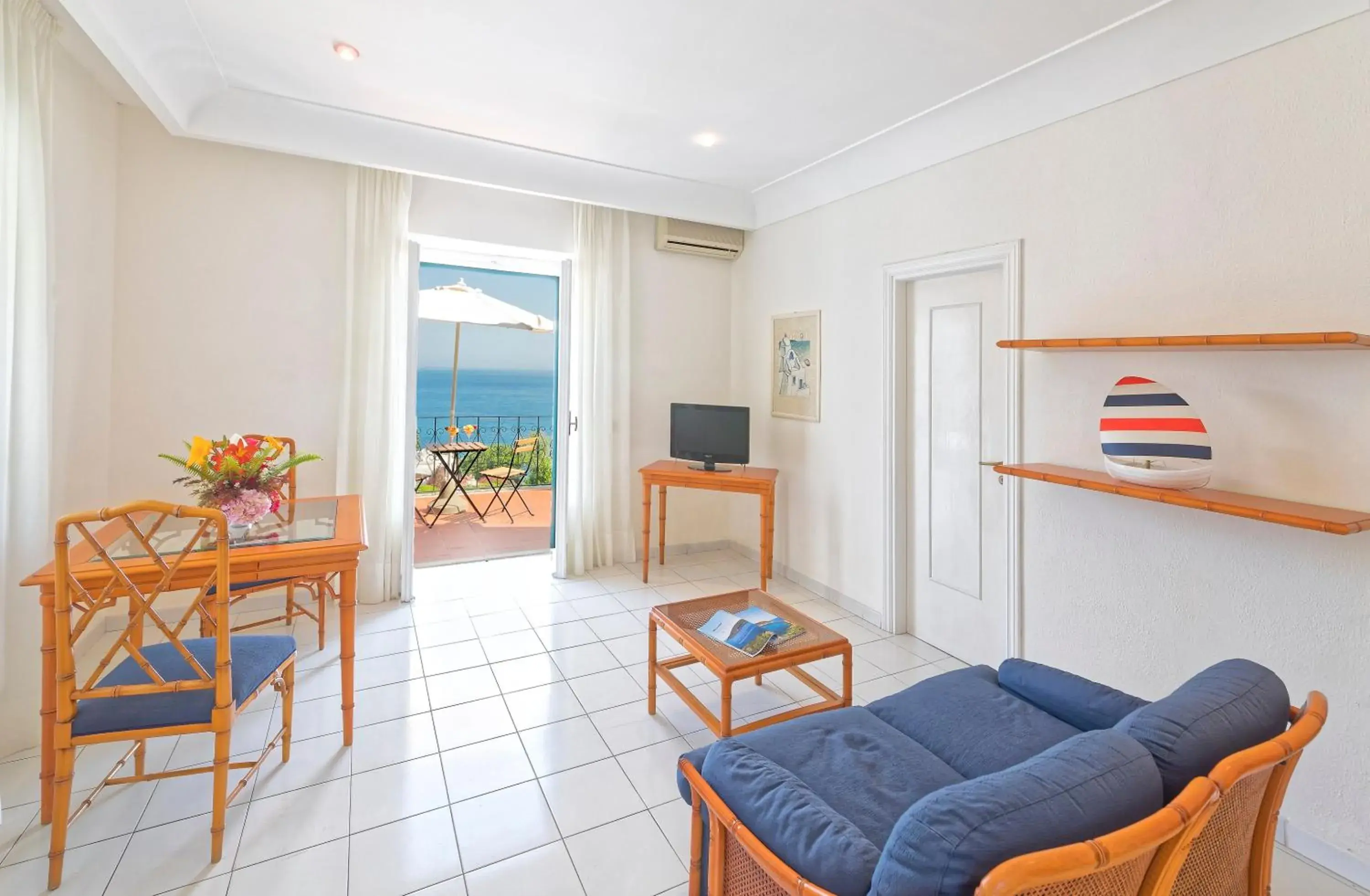 Junior Suite with Terrace in Hotel Oasi Castiglione Junior Suite with Terrace in Hotel Oasi Castiglione