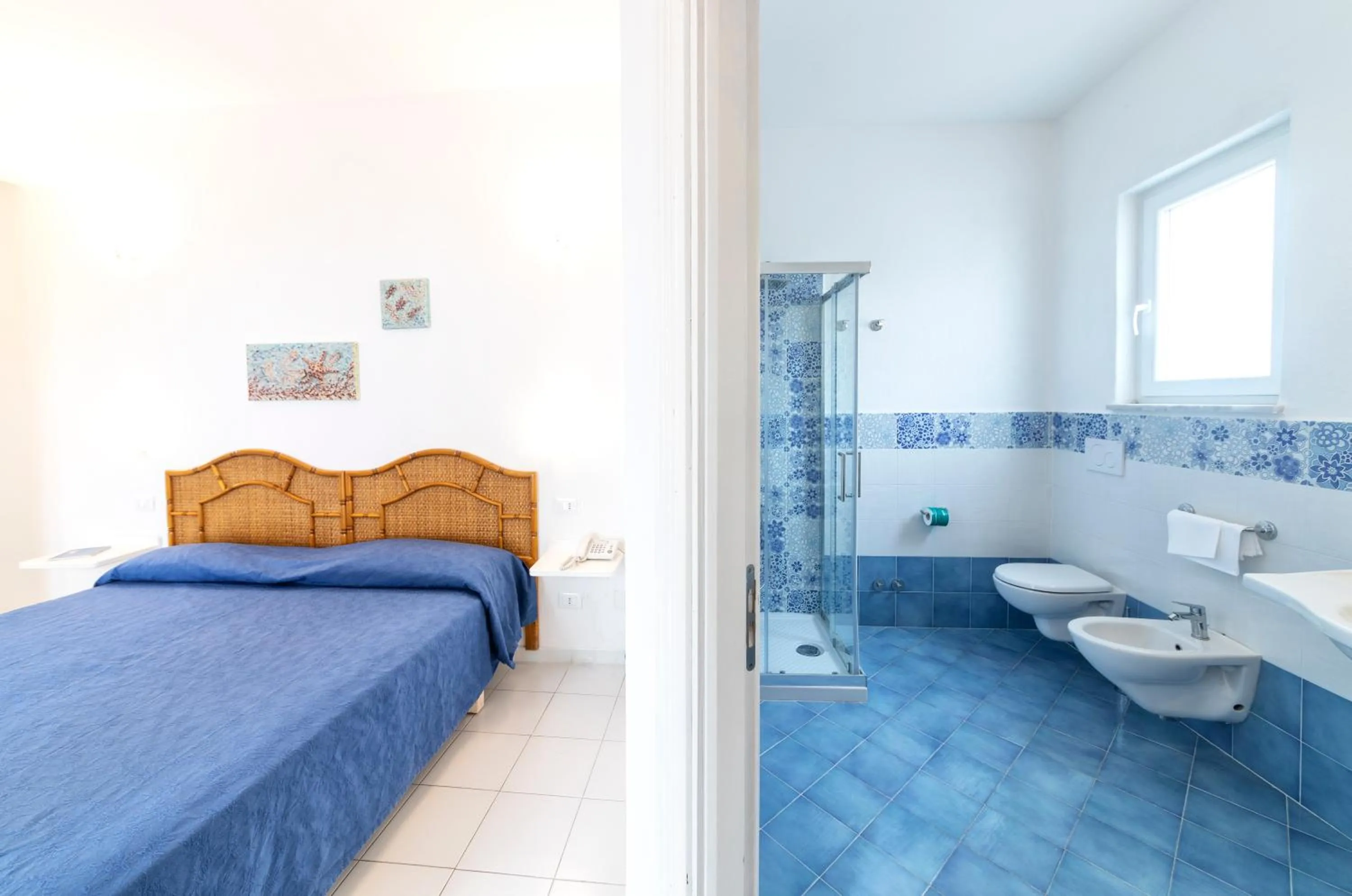 Shower in Hotel Oasi Castiglione