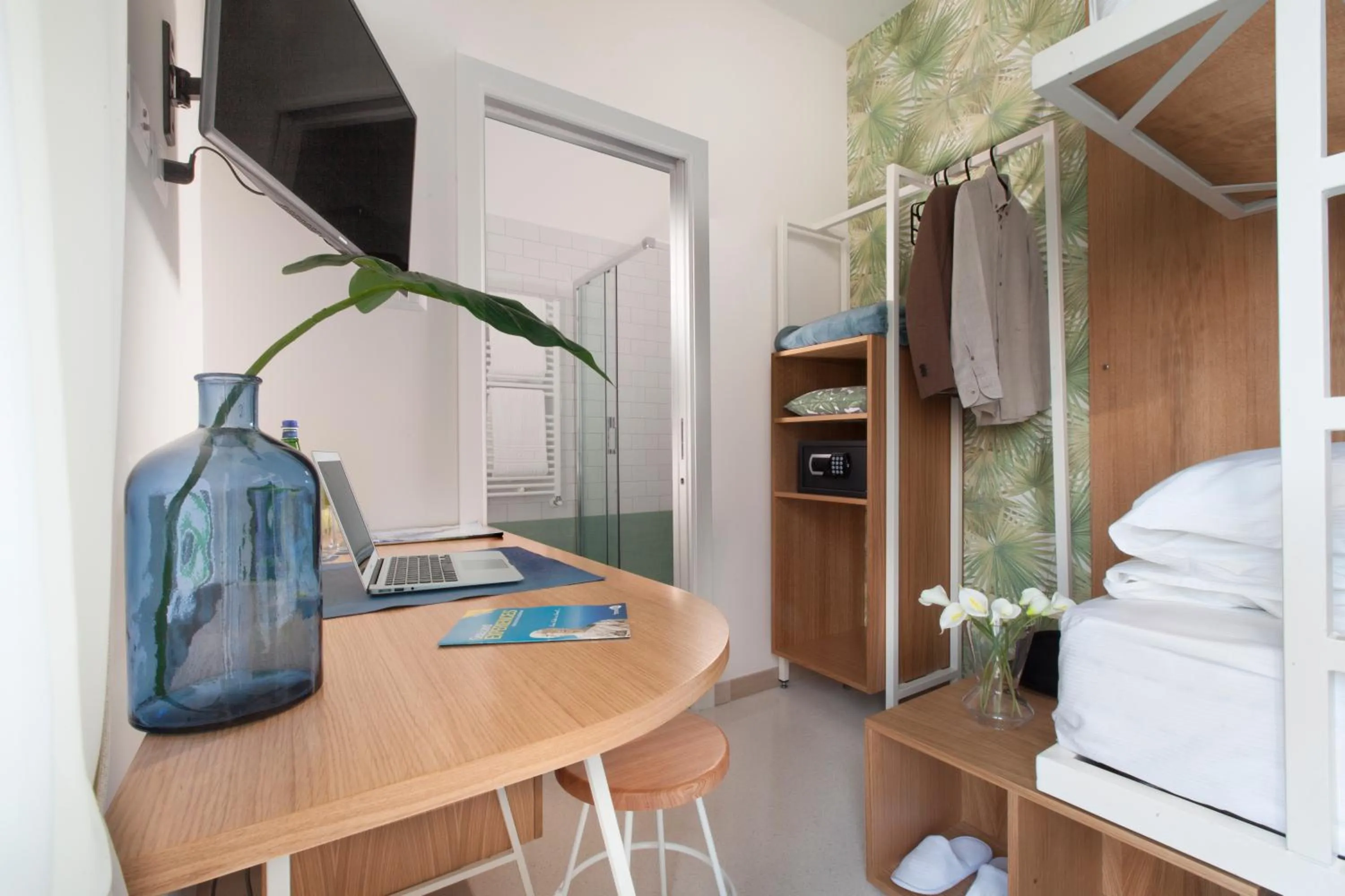 Photo of the whole room, Bed in Unconventional Sorrento Coast