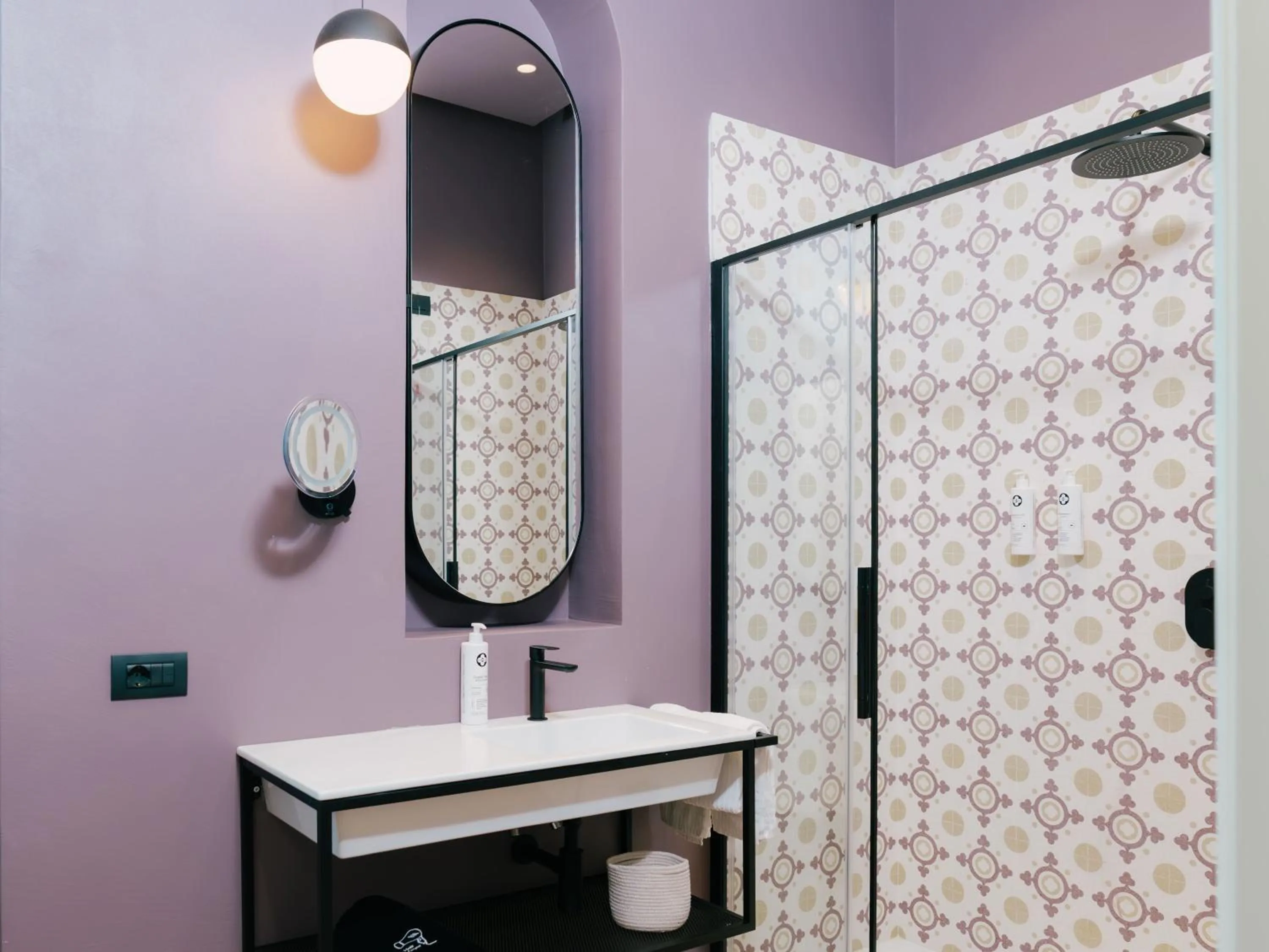 Shower in Unconventional Sorrento Coast