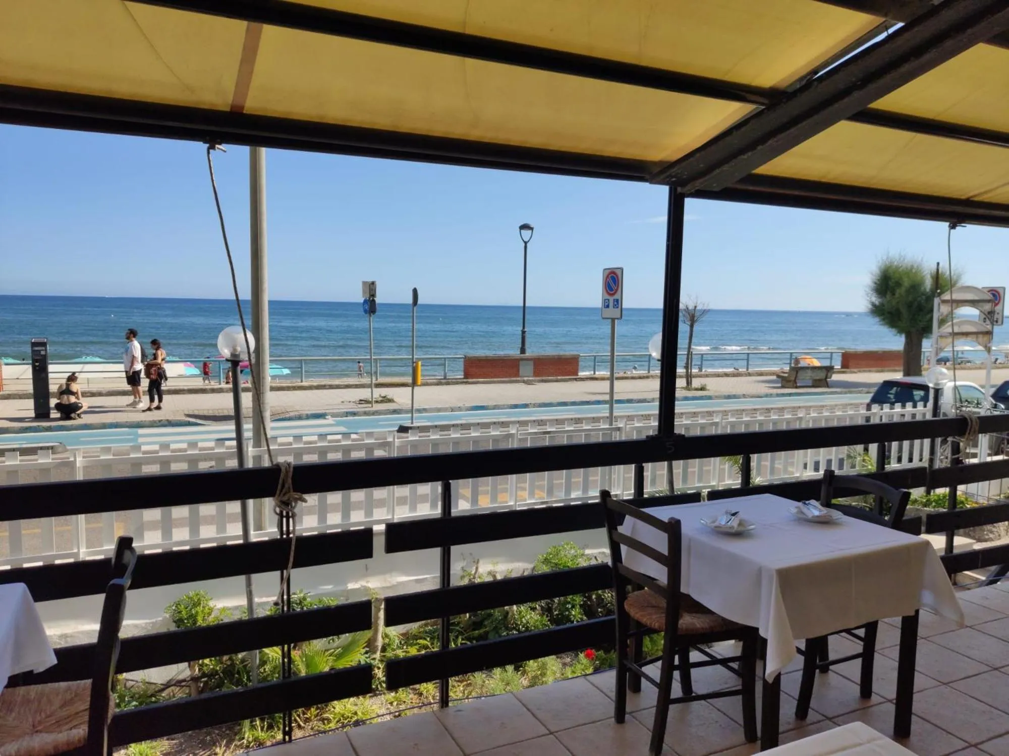 Restaurant/places to eat in Piccolo Hotel