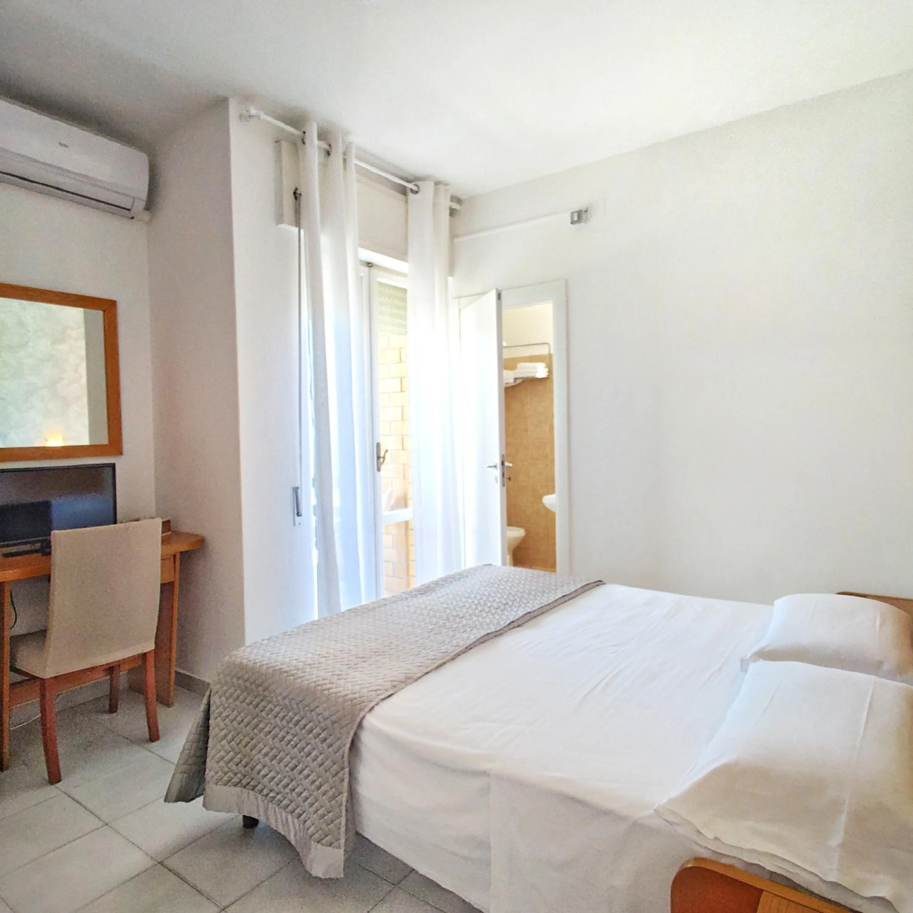 Bed in Piccolo Hotel