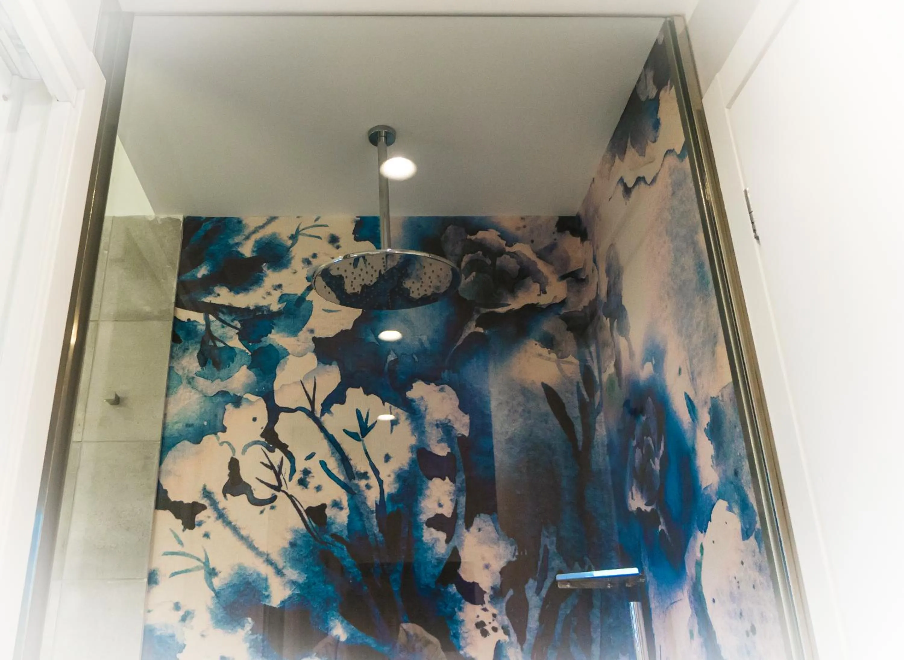 Shower in Piccolo Hotel