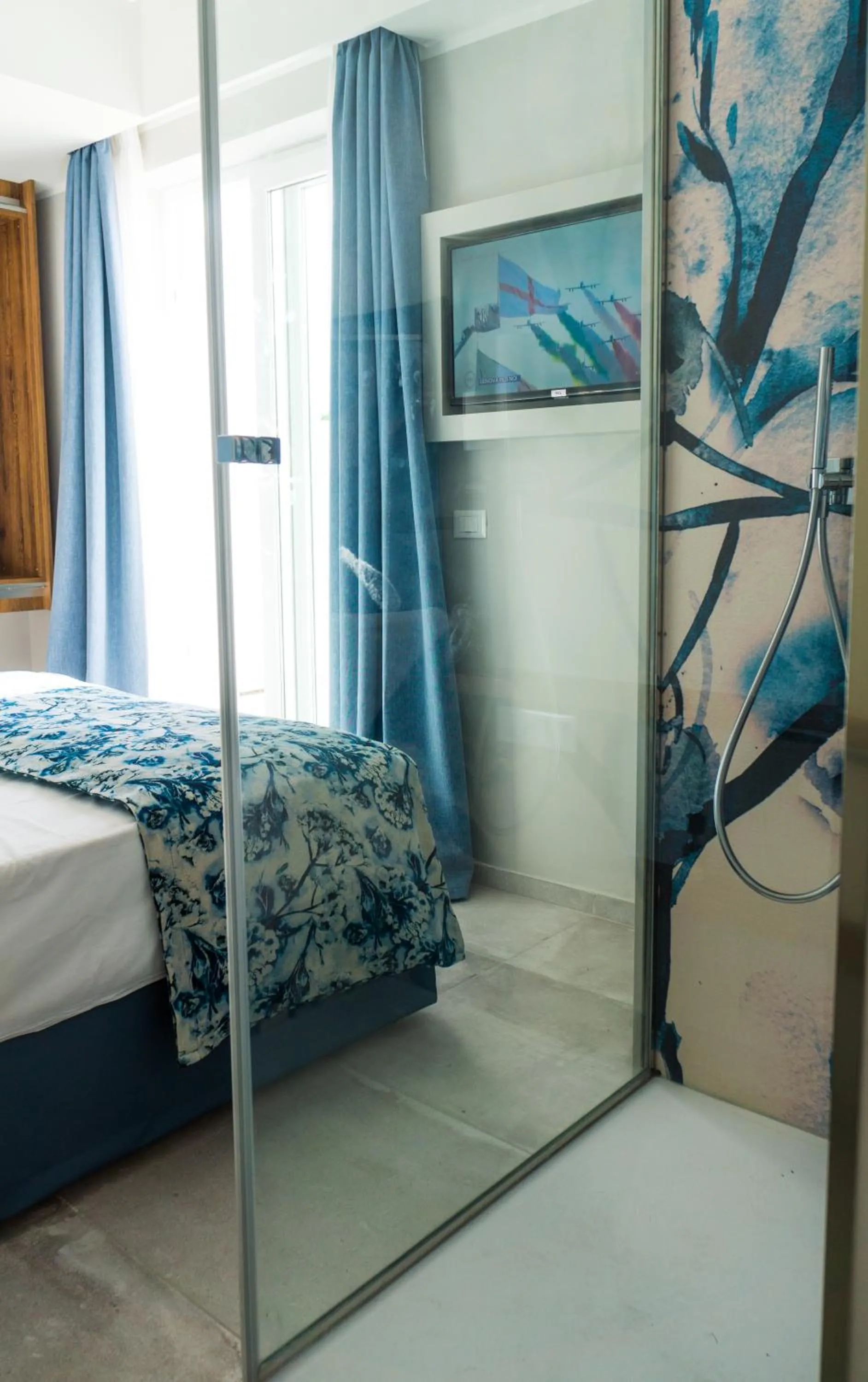 Shower in Piccolo Hotel