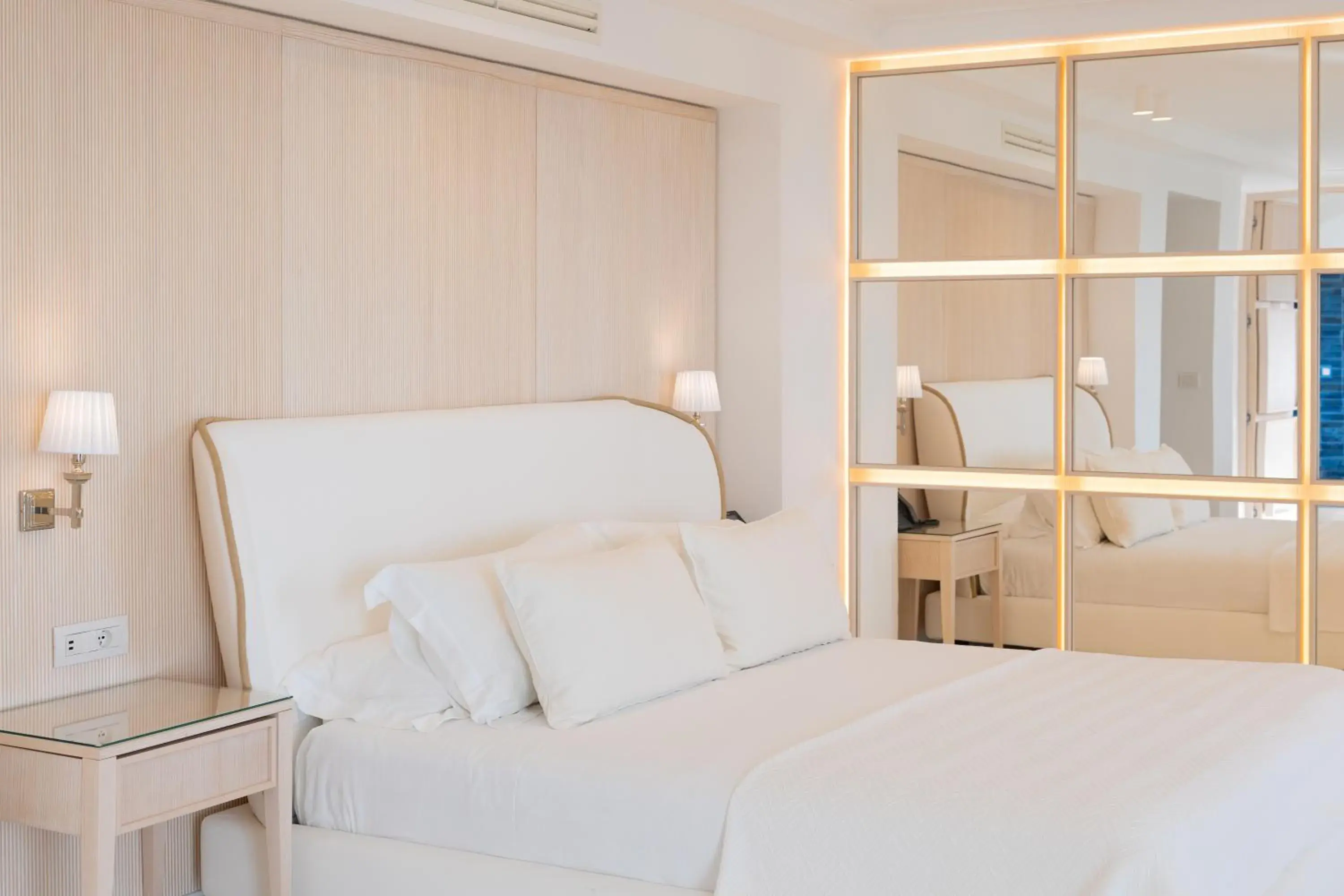 One-Bedroom Suite with Sea View in Hotel Mamela One-Bedroom Suite with Sea View in Hotel Mamela