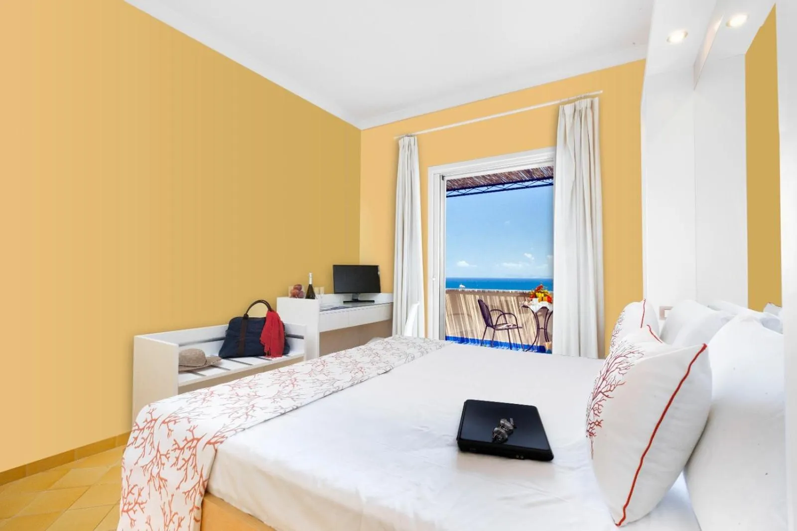 Bed in Hotel Piccolo Paradiso