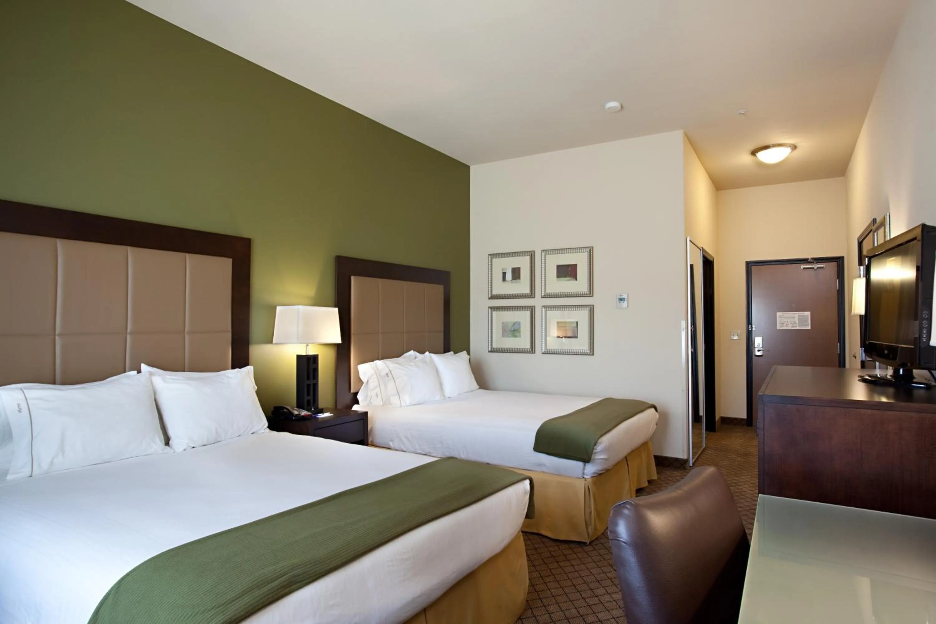 Photo of the whole room, Bed in Holiday Inn Express Hotel & Suites Silt - Rifle by IHG