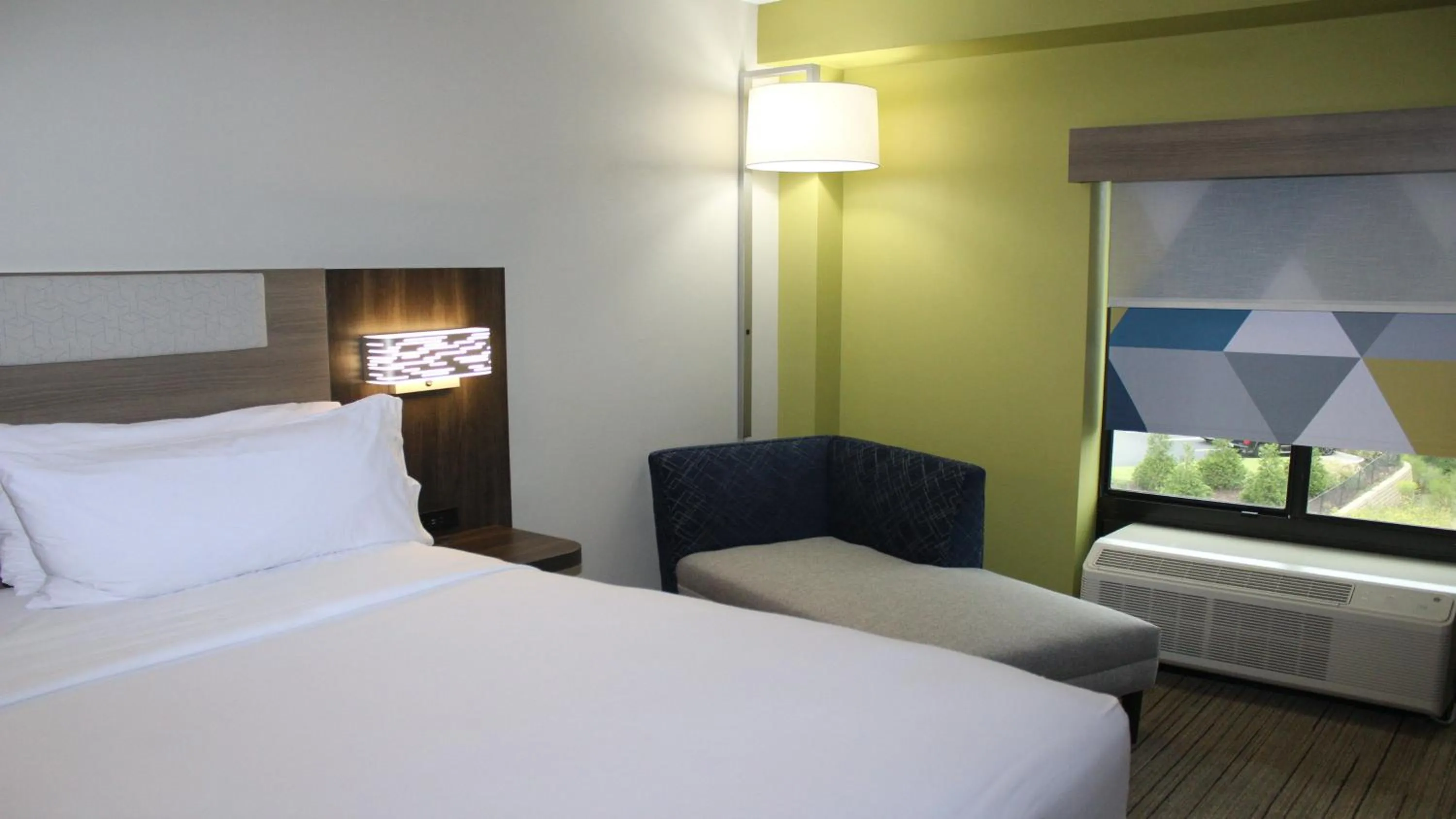 Photo of the whole room, Bed in Holiday Inn Express & Suites Wilson-Downtown by IHG