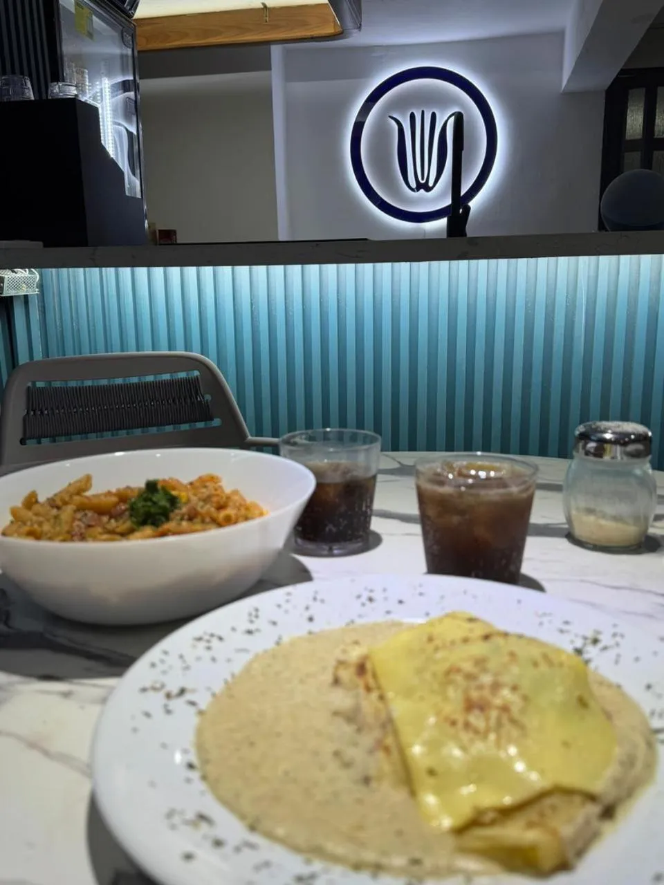 Restaurant/places to eat in Hotel Neptuno Refugio