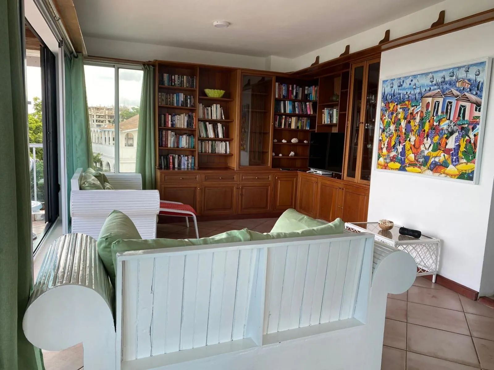 Library in Hotel Neptuno Refugio