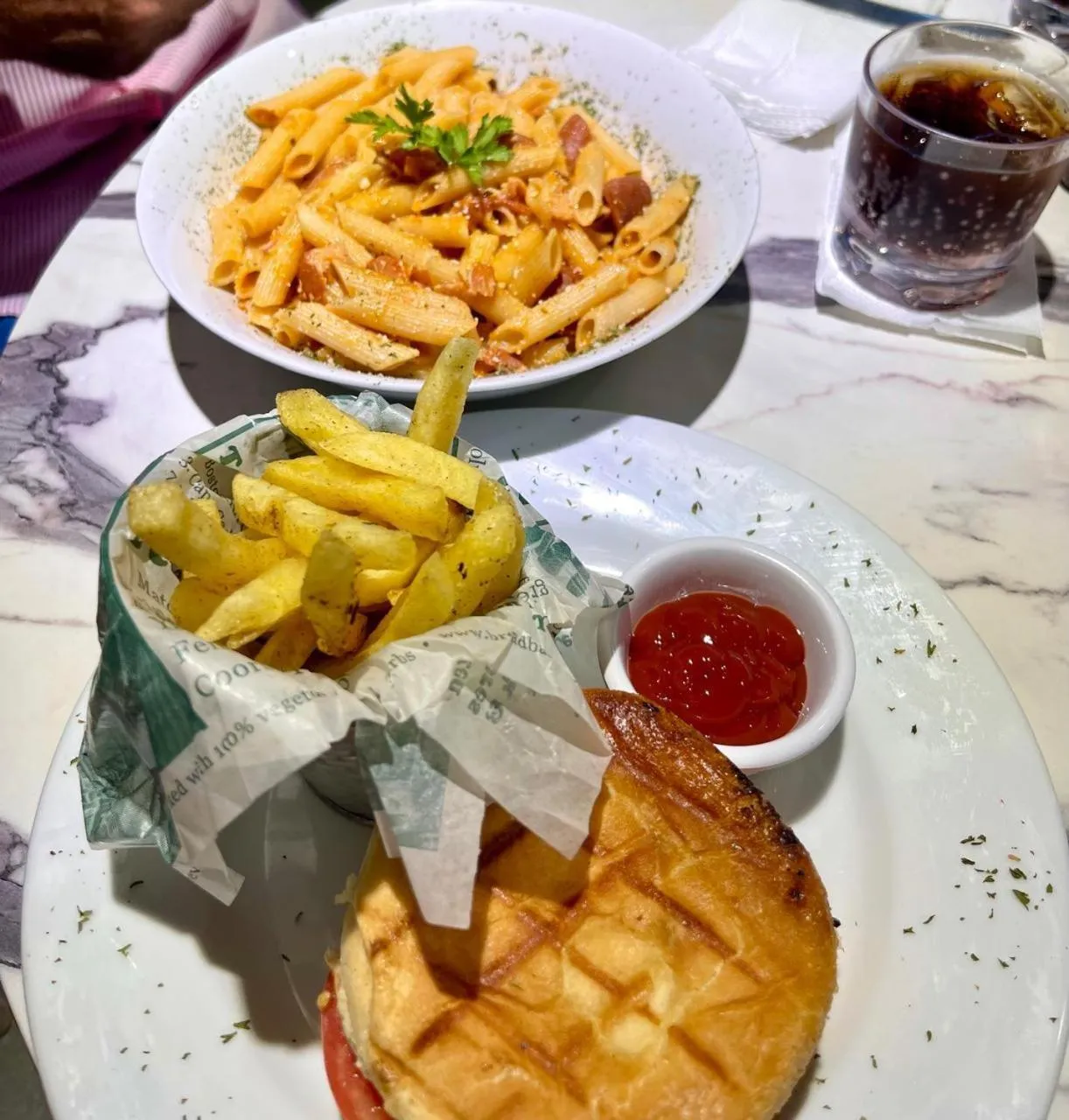 Restaurant/places to eat in Hotel Neptuno Refugio